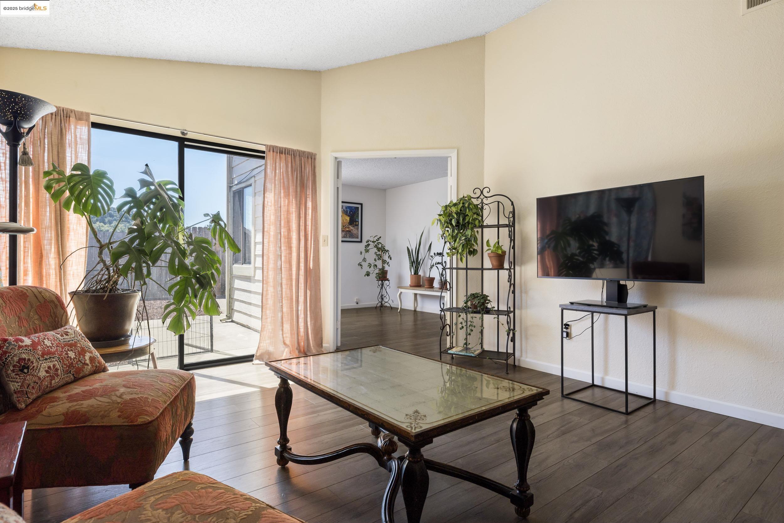 Detail Gallery Image 14 of 40 For 751 Pueblo Way, Vallejo,  CA 94591 - 4 Beds | 2 Baths