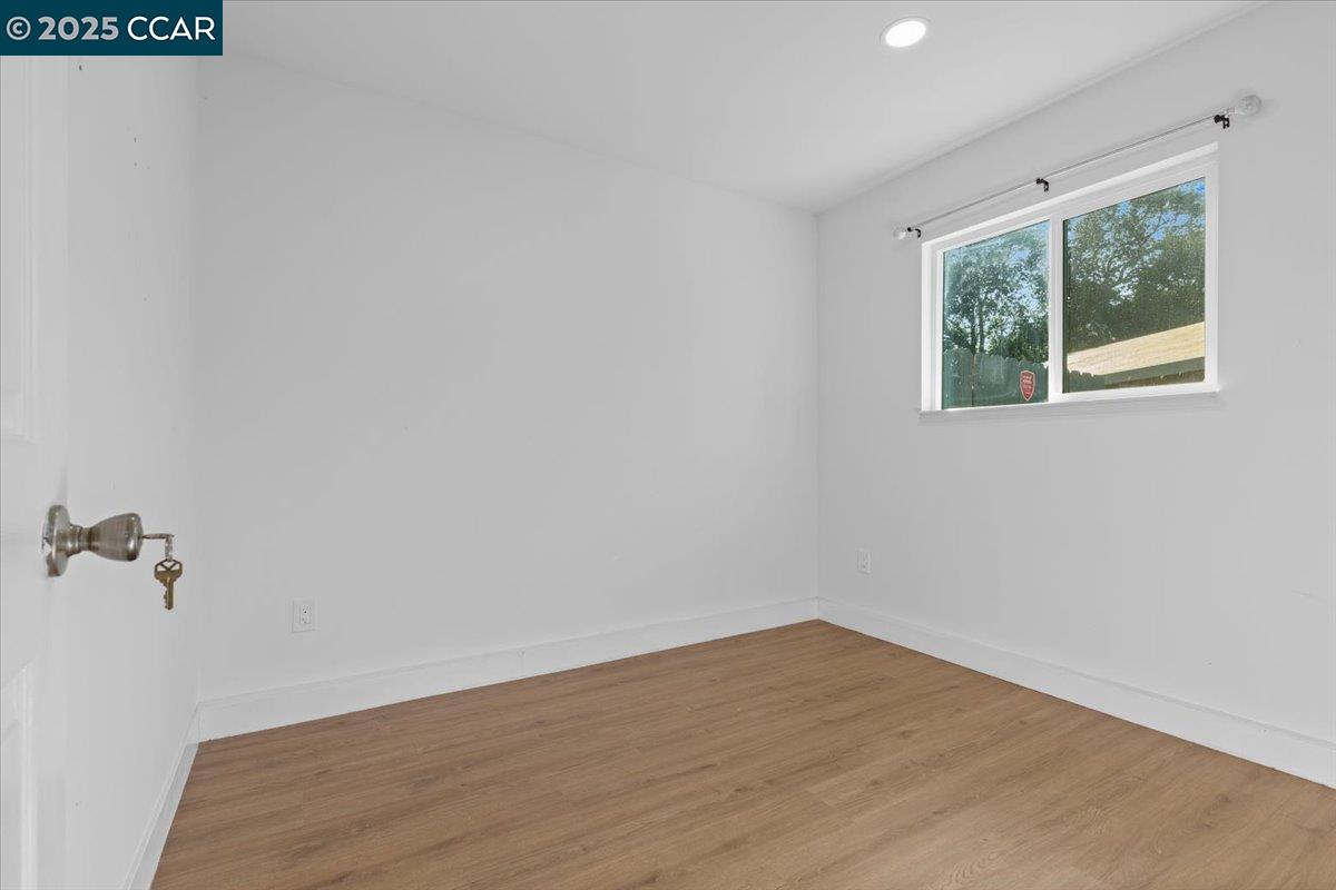 Detail Gallery Image 11 of 32 For 5146 Red Oak Dr, Concord,  CA 94521 - 4 Beds | 2 Baths