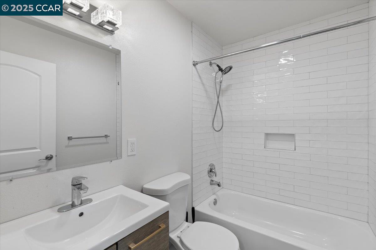 Detail Gallery Image 14 of 32 For 5146 Red Oak Dr, Concord,  CA 94521 - 4 Beds | 2 Baths