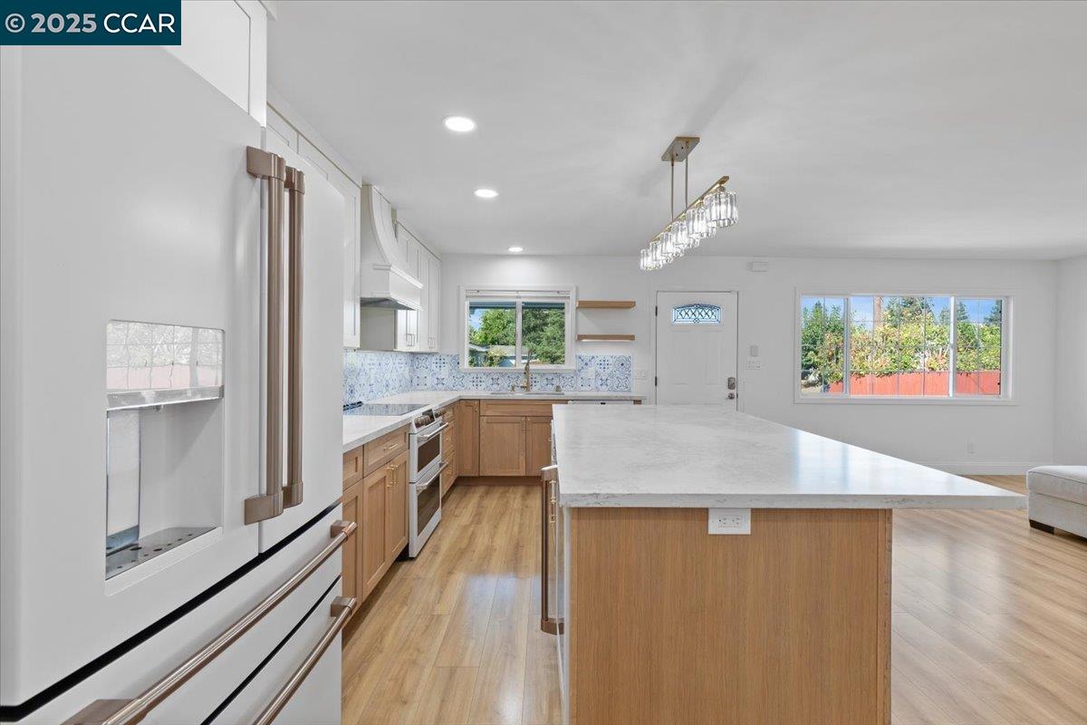 Detail Gallery Image 5 of 32 For 5146 Red Oak Dr, Concord,  CA 94521 - 4 Beds | 2 Baths