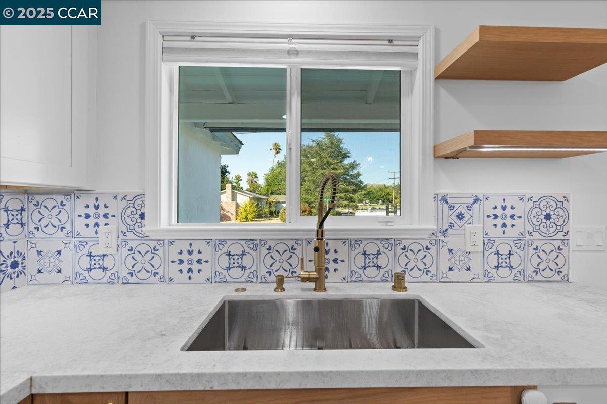 Detail Gallery Image 7 of 32 For 5146 Red Oak Dr, Concord,  CA 94521 - 4 Beds | 2 Baths
