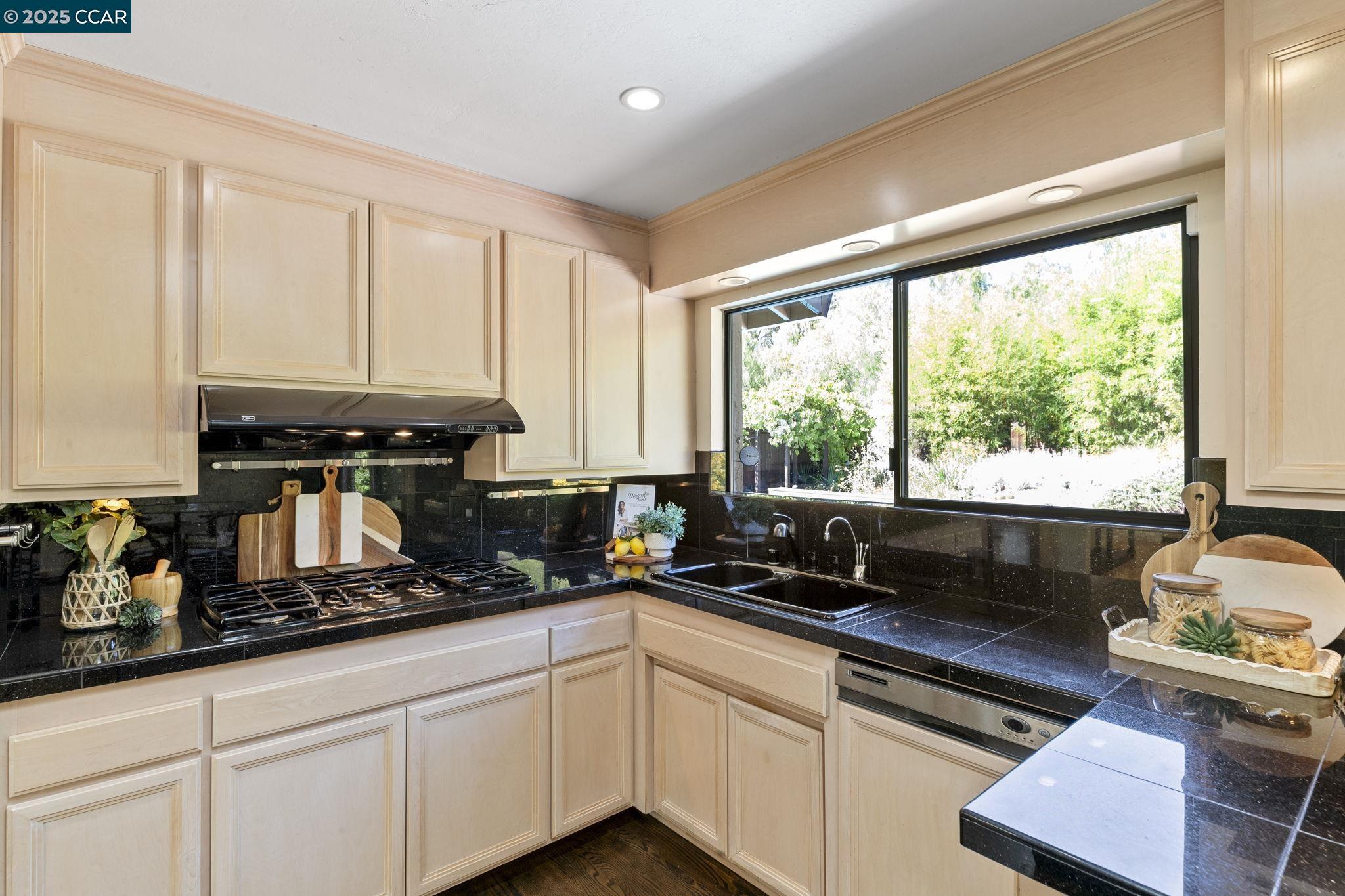Detail Gallery Image 15 of 42 For 275 Gil Blas Rd, Danville,  CA 94526 - 3 Beds | 2 Baths
