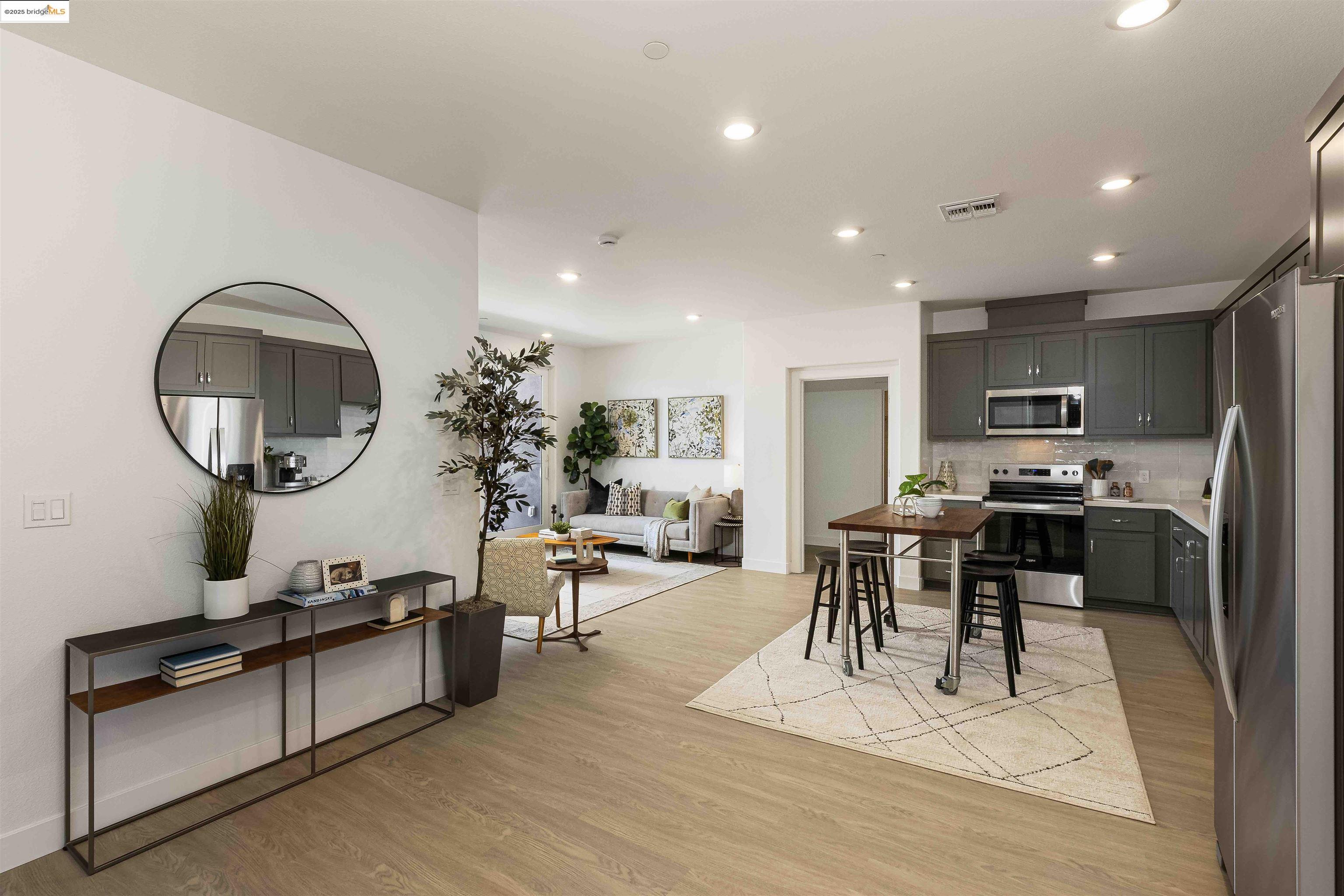 Detail Gallery Image 8 of 11 For 500 Somi Ct #214,  Hayward,  CA 94544 - 2 Beds | 2 Baths