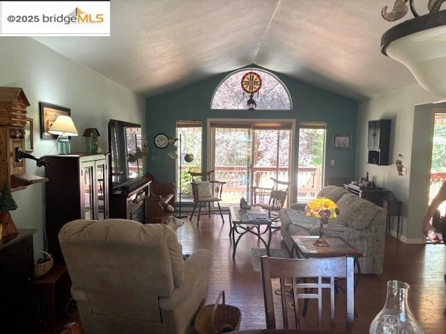 Detail Gallery Image 4 of 33 For 12727 Hetch Hetchy Court, Groveland,  CA 95321-9547 - 3 Beds | 2 Baths