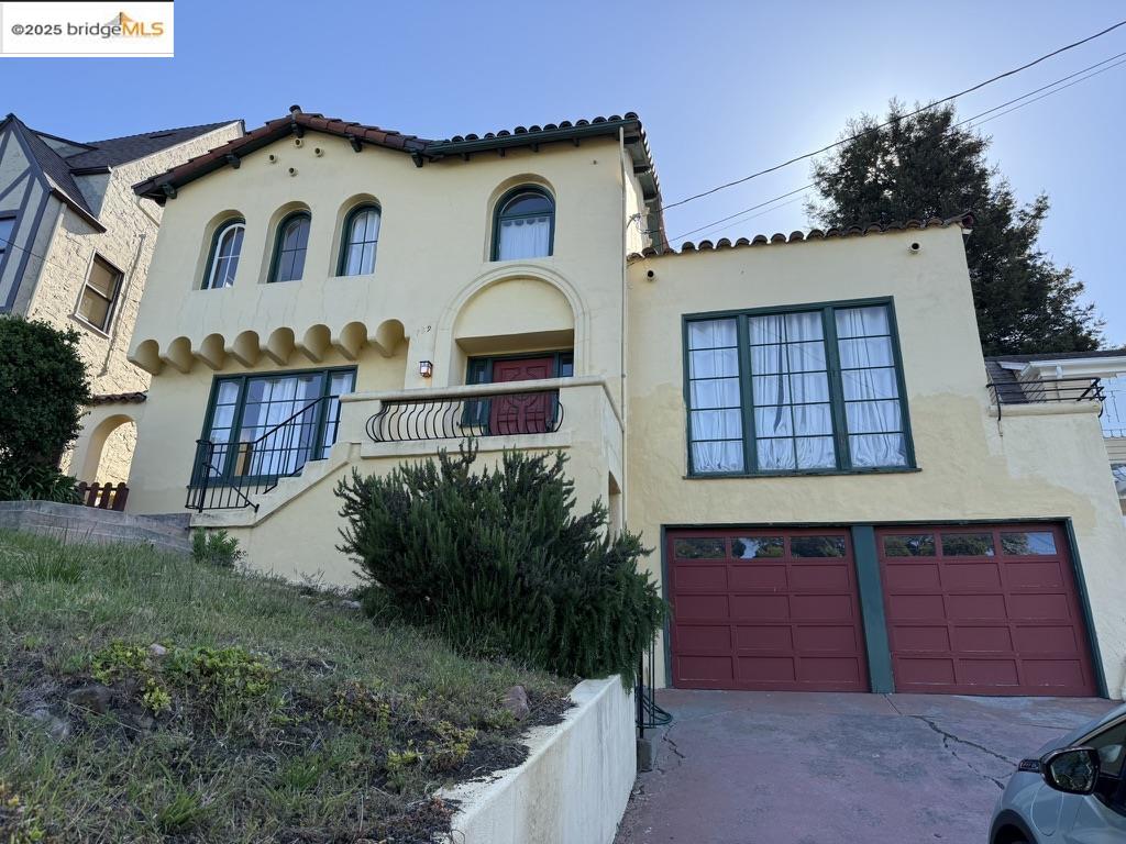 Detail Gallery Image 1 of 1 For 729 Spruce St, Berkeley,  CA 94707 - 4 Beds | 2 Baths