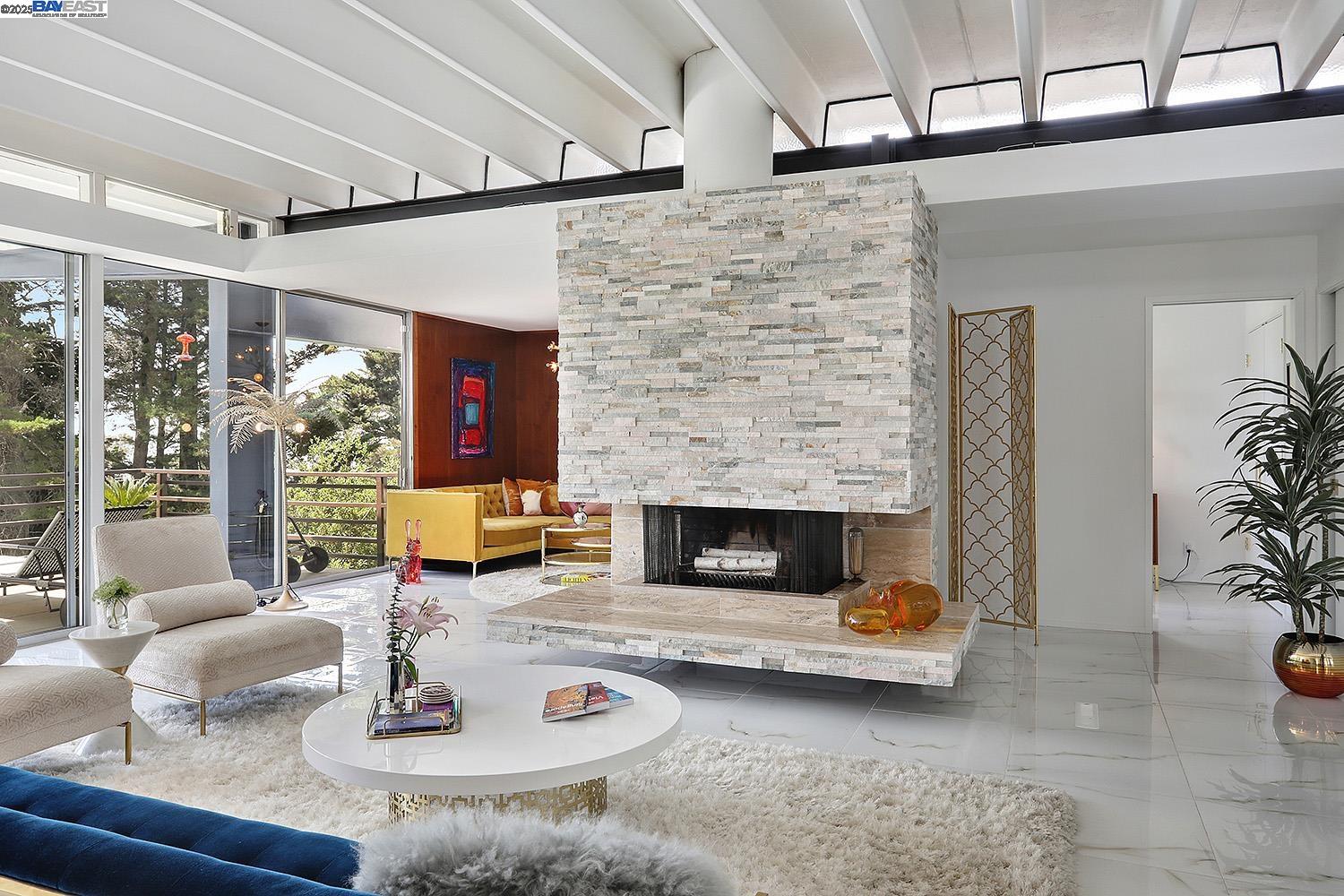 Detail Gallery Image 13 of 37 For 6624 Saroni Dr, Oakland,  CA 94611 - 4 Beds | 2/1 Baths