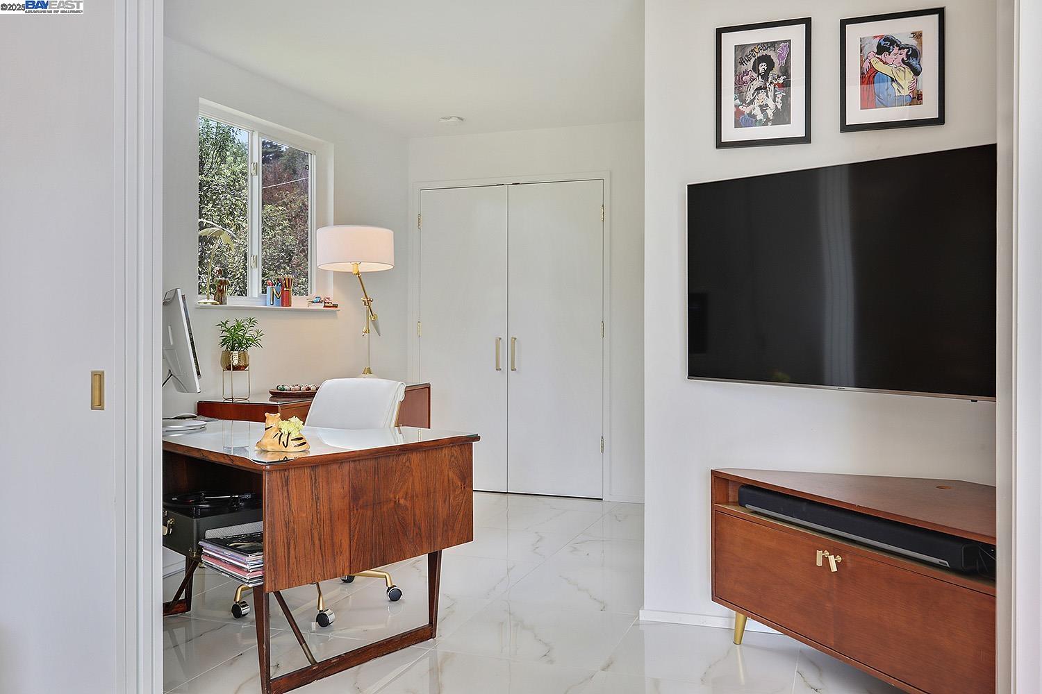 Detail Gallery Image 24 of 37 For 6624 Saroni Dr, Oakland,  CA 94611 - 4 Beds | 2/1 Baths