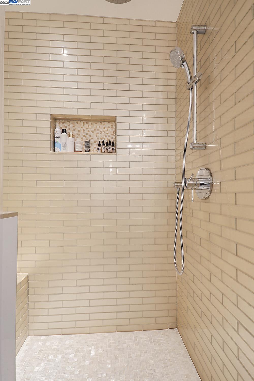 Detail Gallery Image 32 of 37 For 6624 Saroni Dr, Oakland,  CA 94611 - 4 Beds | 2/1 Baths