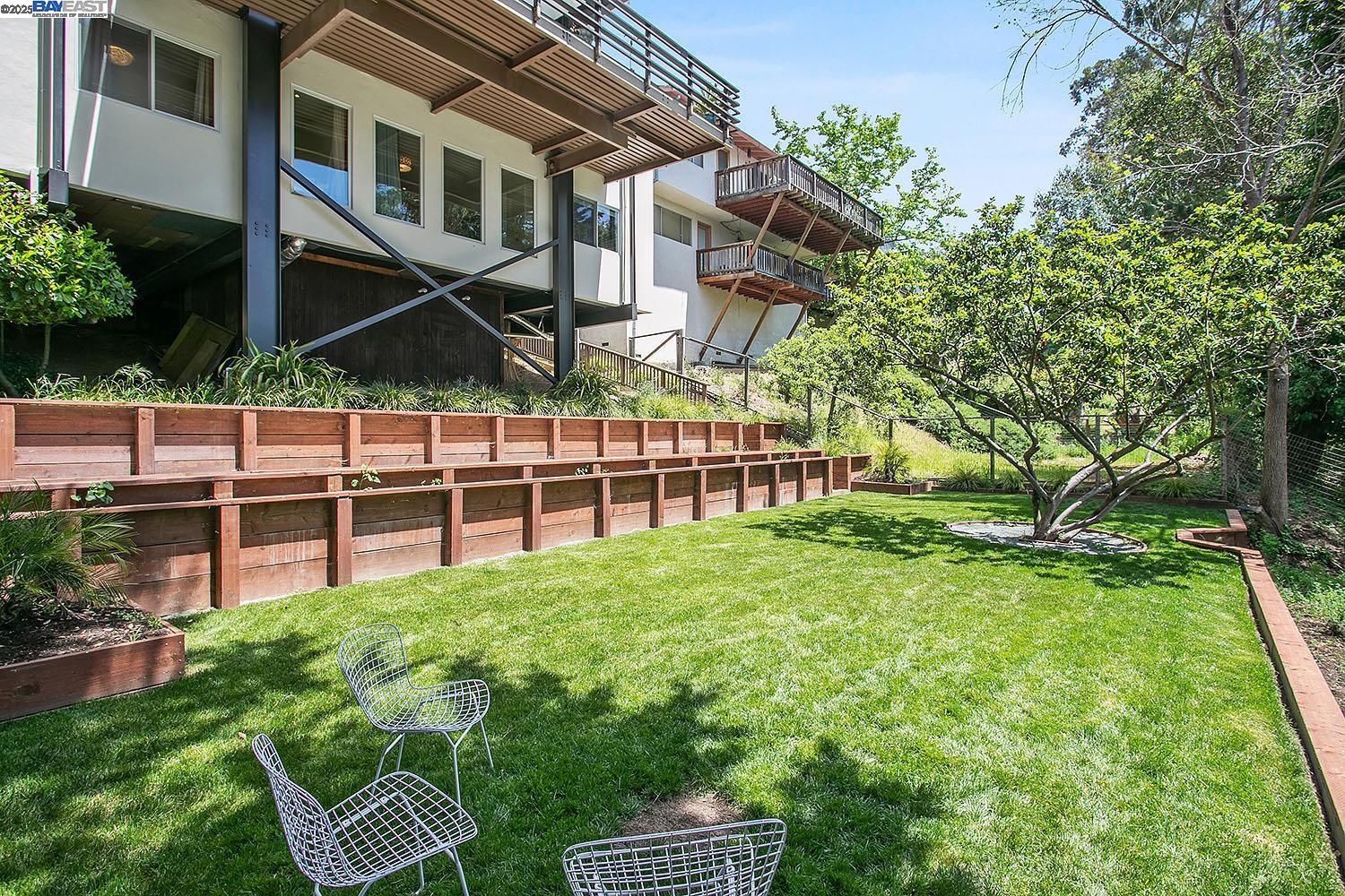 Detail Gallery Image 34 of 37 For 6624 Saroni Dr, Oakland,  CA 94611 - 4 Beds | 2/1 Baths