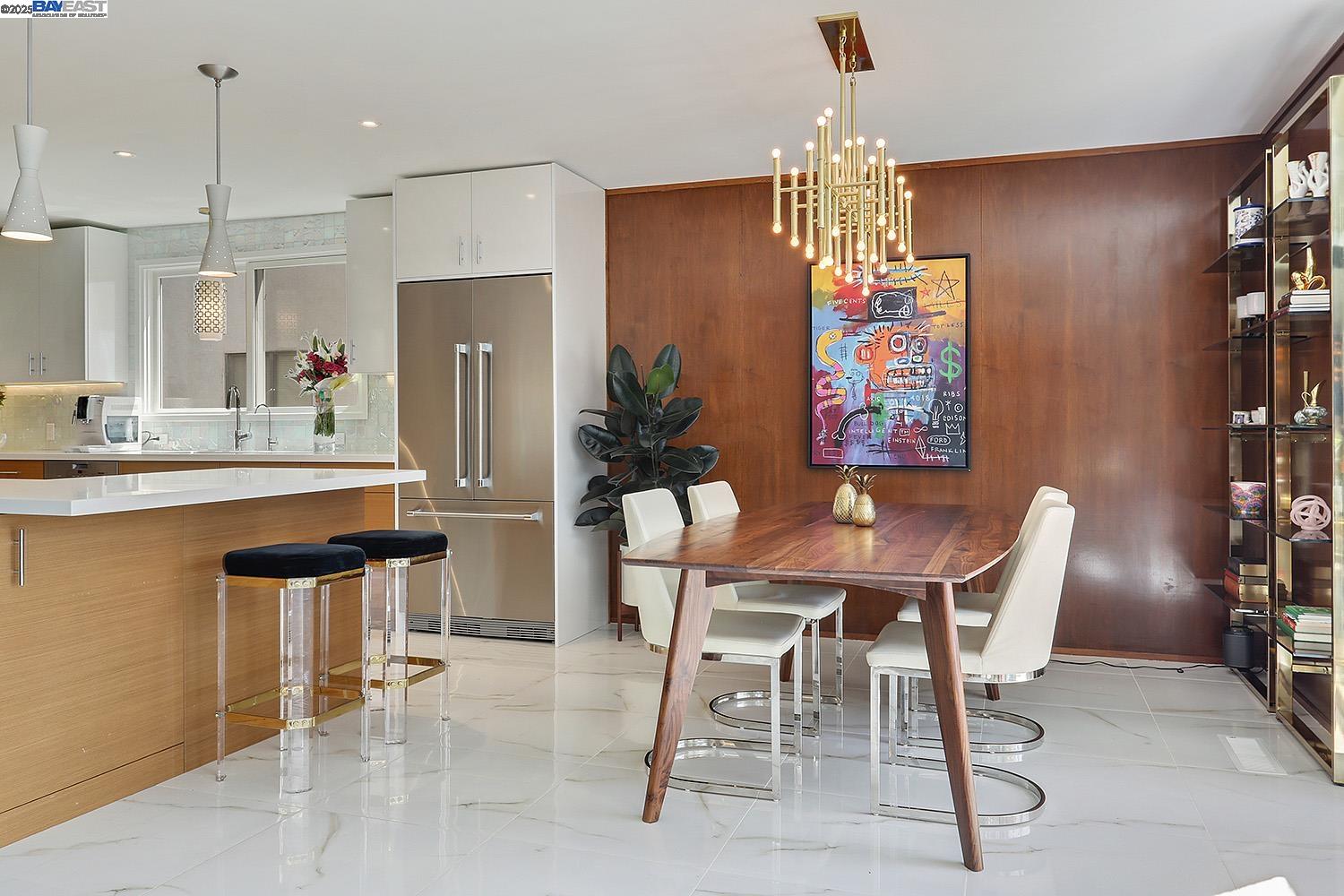 Detail Gallery Image 8 of 37 For 6624 Saroni Dr, Oakland,  CA 94611 - 4 Beds | 2/1 Baths