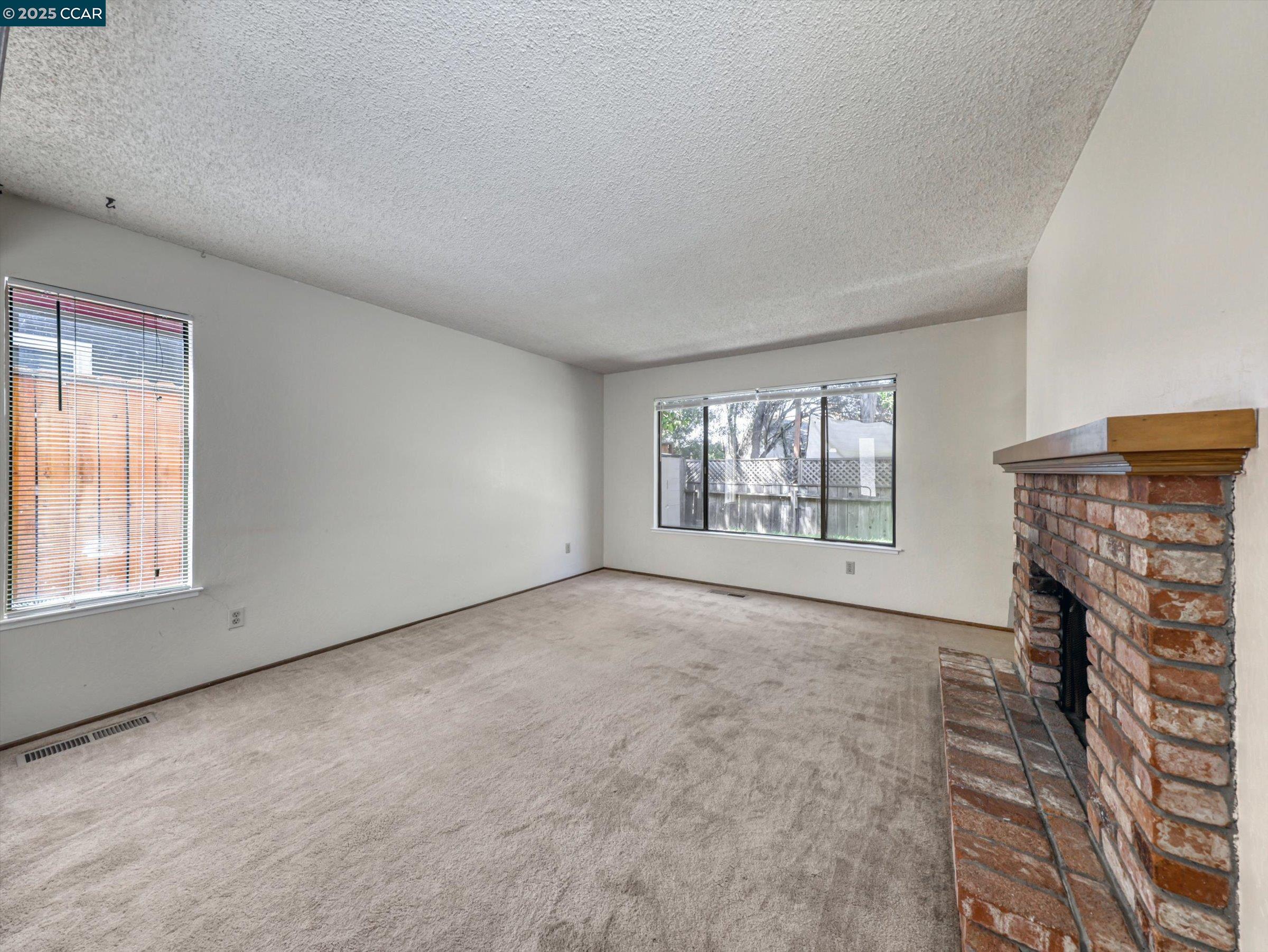 Detail Gallery Image 3 of 36 For 1233 Almondwood Dr, Antioch,  CA 94509 - 3 Beds | 1/1 Baths