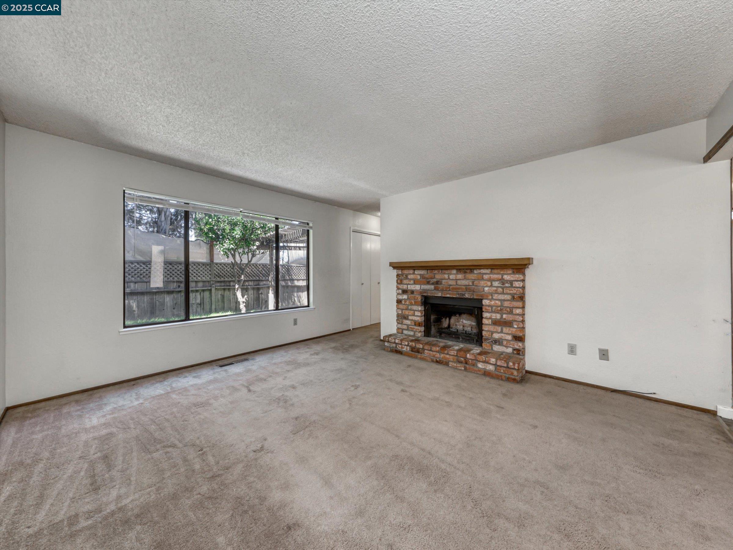 Detail Gallery Image 4 of 36 For 1233 Almondwood Dr, Antioch,  CA 94509 - 3 Beds | 1/1 Baths