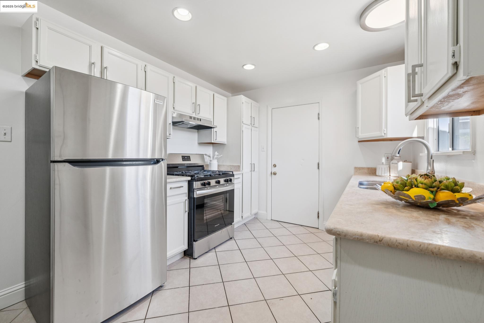 Detail Gallery Image 12 of 48 For 3500 Tulare Ave, Richmond,  CA 94804 - 2 Beds | 1 Baths