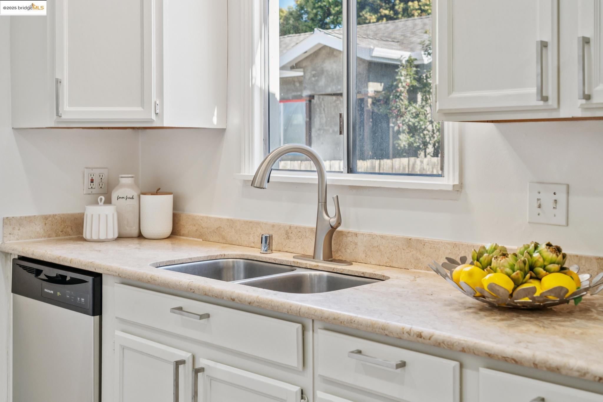 Detail Gallery Image 14 of 48 For 3500 Tulare Ave, Richmond,  CA 94804 - 2 Beds | 1 Baths