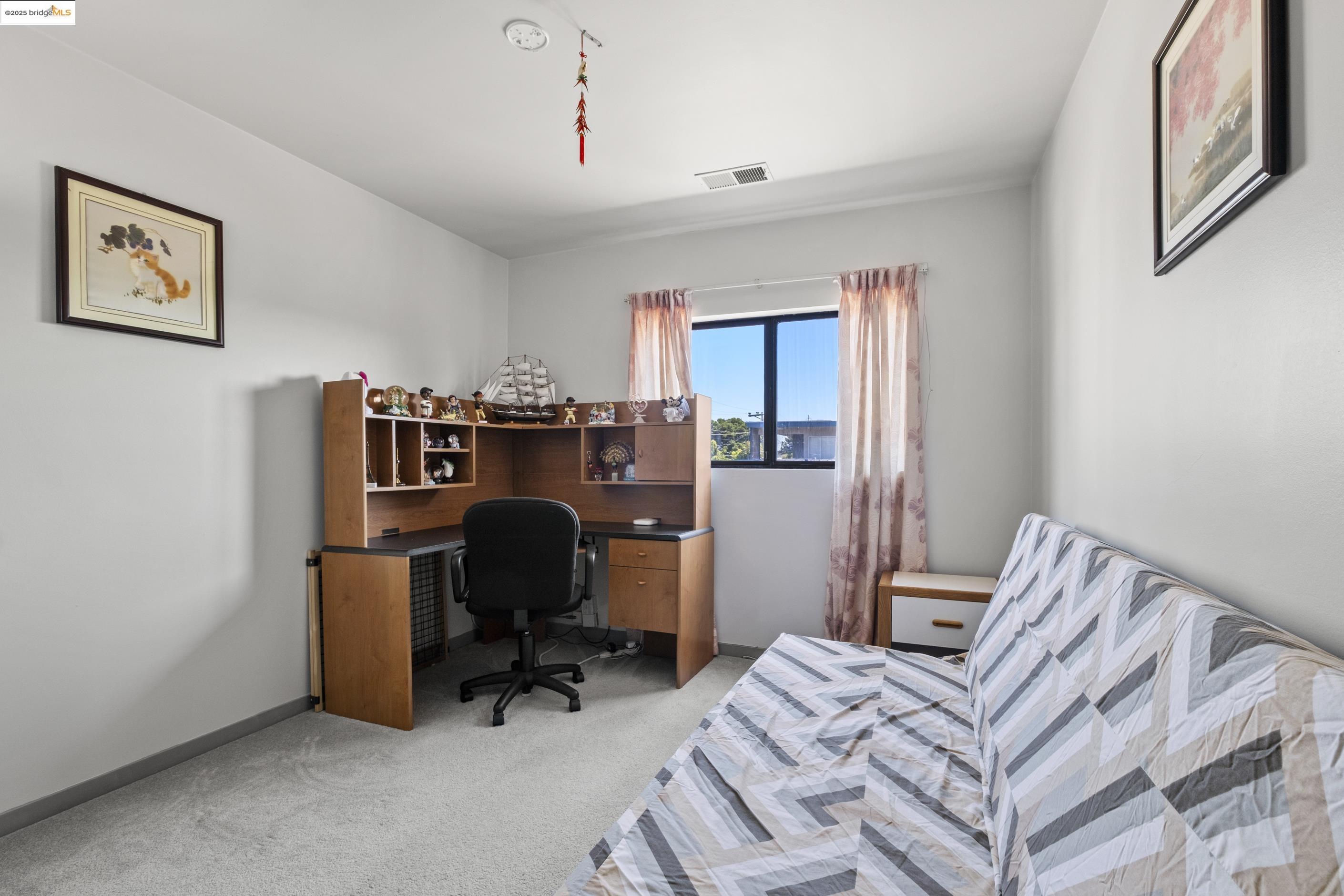 Detail Gallery Image 14 of 23 For 1050 Kains Avenue 3(B1),  Albany,  CA 94706 - 3 Beds | 2 Baths