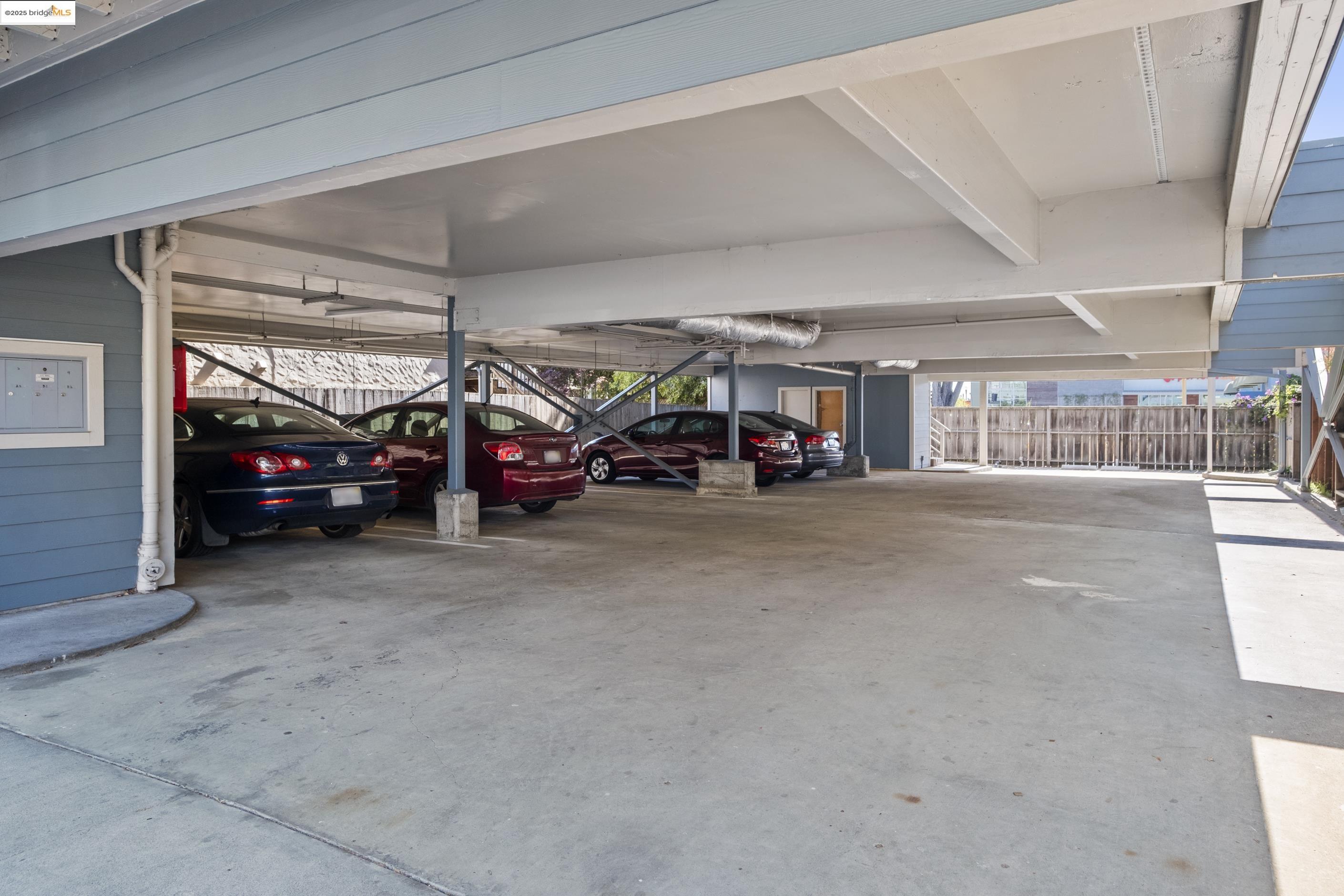 Detail Gallery Image 18 of 23 For 1050 Kains Avenue 3(B1),  Albany,  CA 94706 - 3 Beds | 2 Baths
