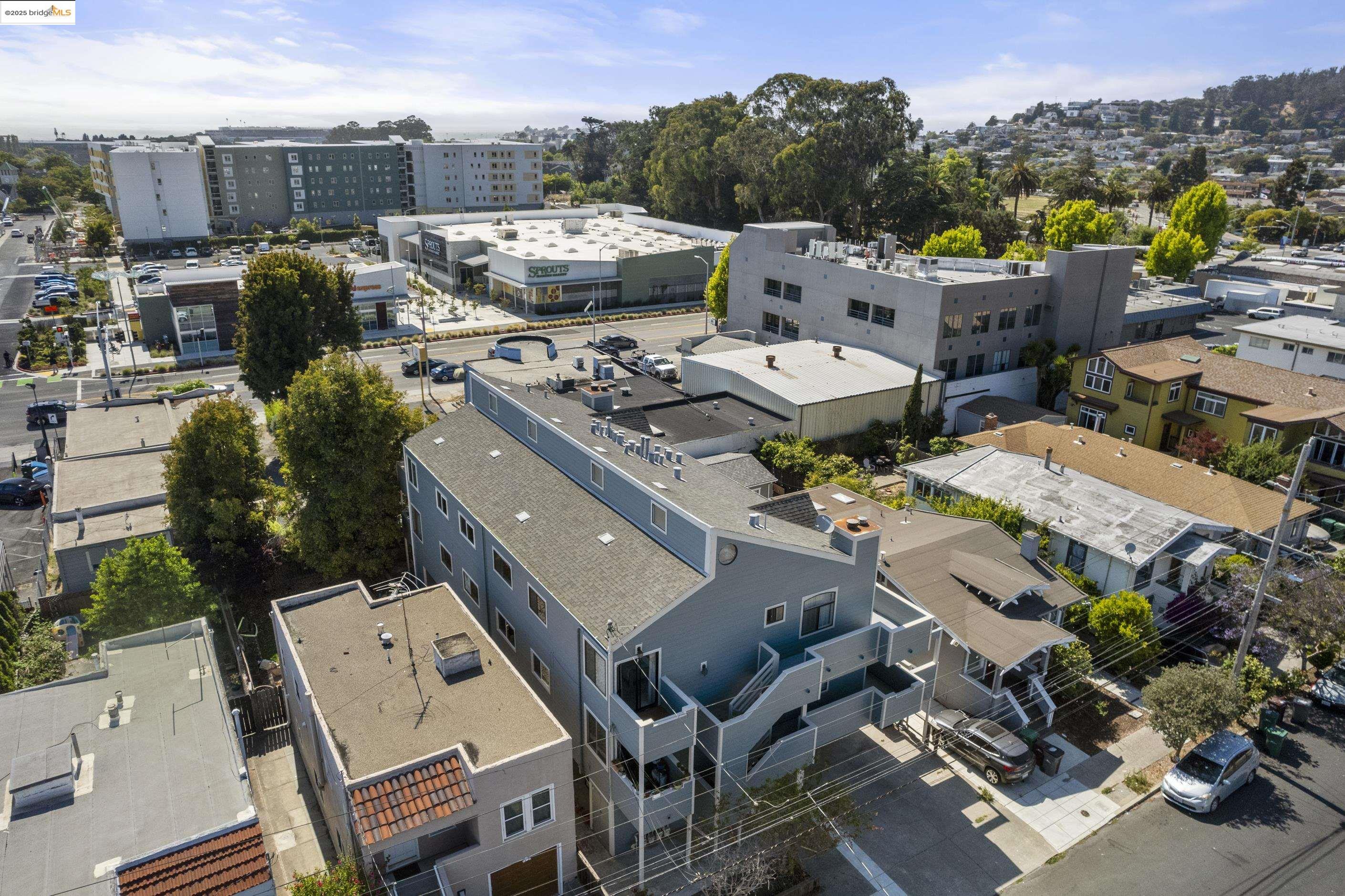 Detail Gallery Image 21 of 23 For 1050 Kains Avenue 3(B1),  Albany,  CA 94706 - 3 Beds | 2 Baths