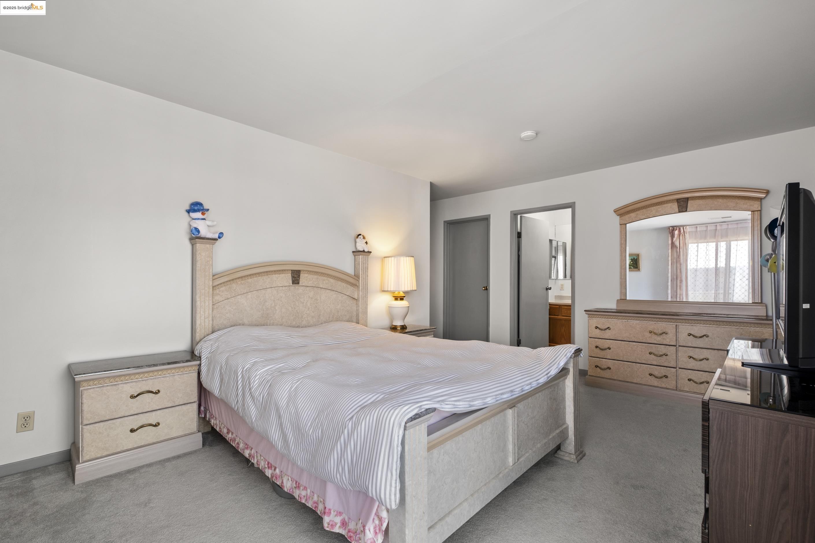 Detail Gallery Image 10 of 23 For 1050 Kains Avenue 3(B1),  Albany,  CA 94706 - 3 Beds | 2 Baths