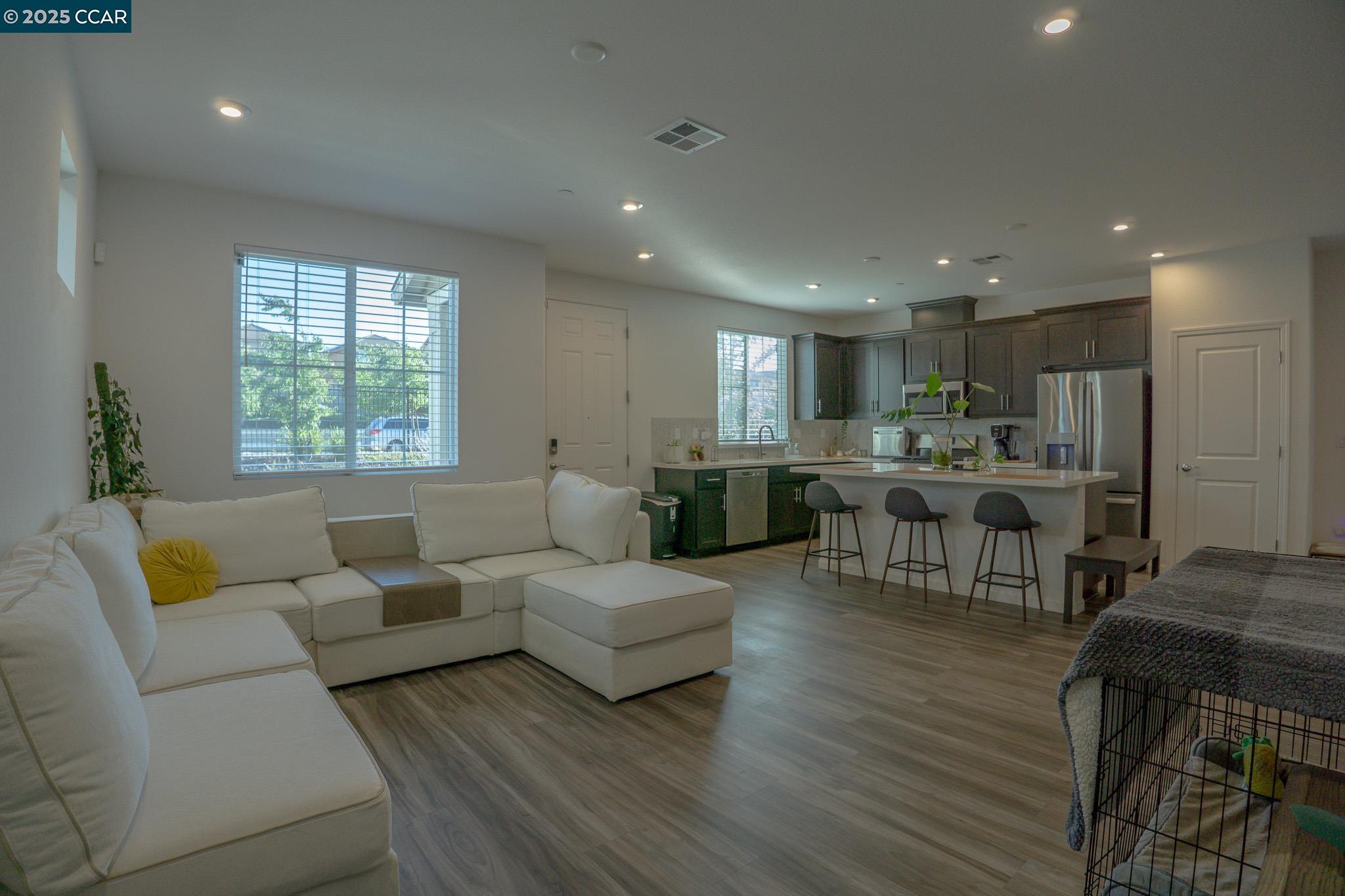 Detail Gallery Image 14 of 59 For 1412 Sanctuary St, Pittsburg,  CA 94565 - 3 Beds | 2/1 Baths