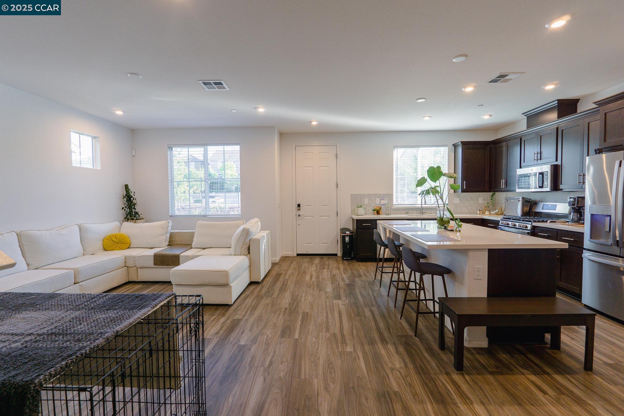 Detail Gallery Image 15 of 59 For 1412 Sanctuary St, Pittsburg,  CA 94565 - 3 Beds | 2/1 Baths