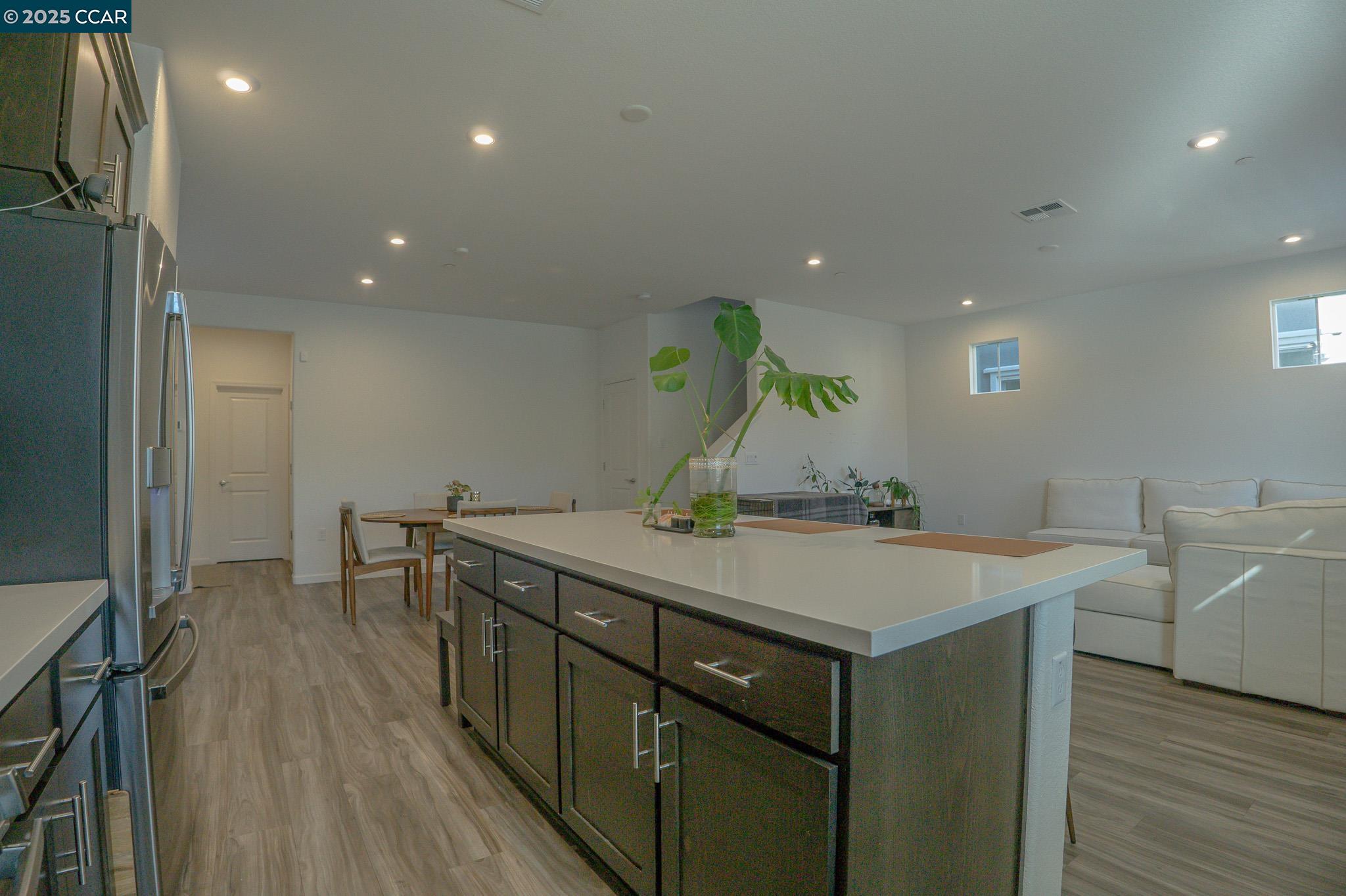 Detail Gallery Image 16 of 59 For 1412 Sanctuary St, Pittsburg,  CA 94565 - 3 Beds | 2/1 Baths