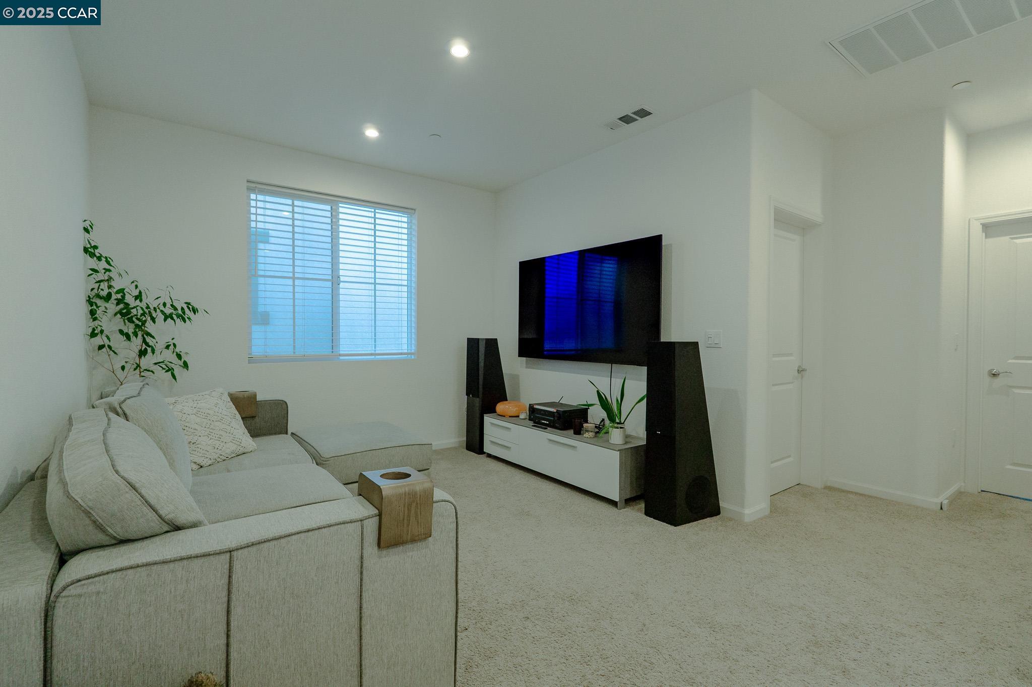 Detail Gallery Image 25 of 59 For 1412 Sanctuary St, Pittsburg,  CA 94565 - 3 Beds | 2/1 Baths