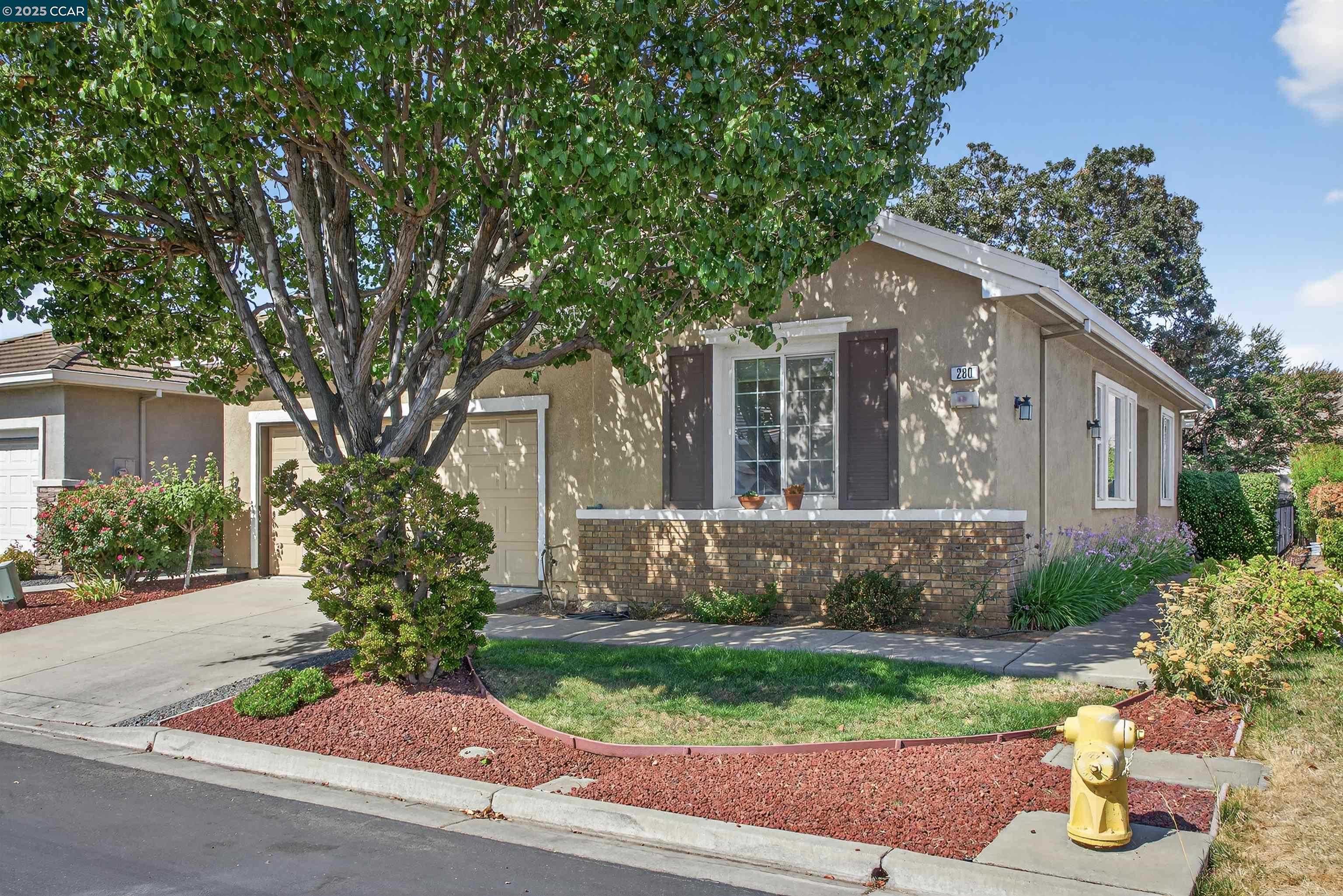 Detail Gallery Image 2 of 30 For 280 Black Amber Way, Brentwood,  CA 94513 - 2 Beds | 2 Baths