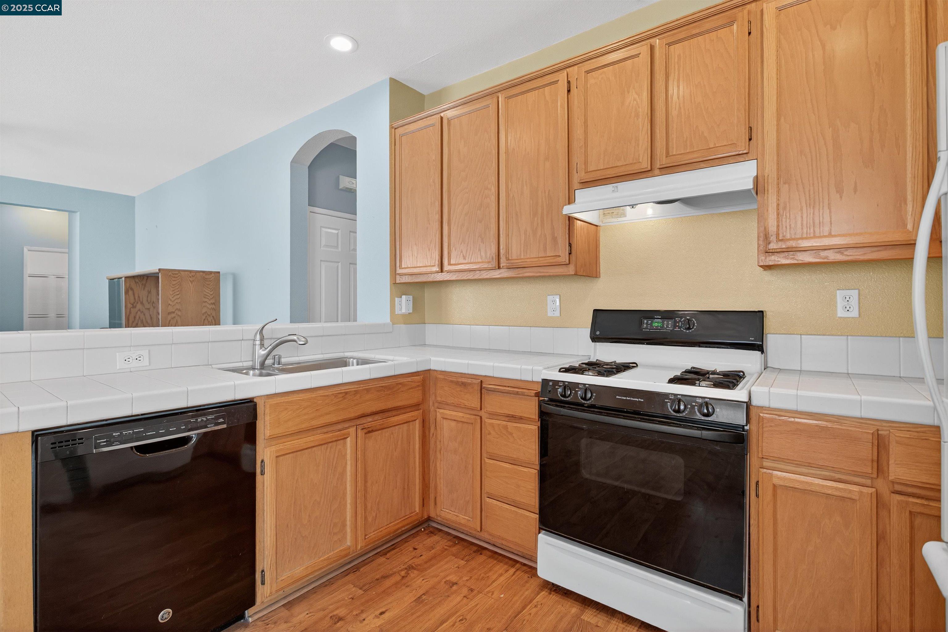 Detail Gallery Image 11 of 30 For 280 Black Amber Way, Brentwood,  CA 94513 - 2 Beds | 2 Baths