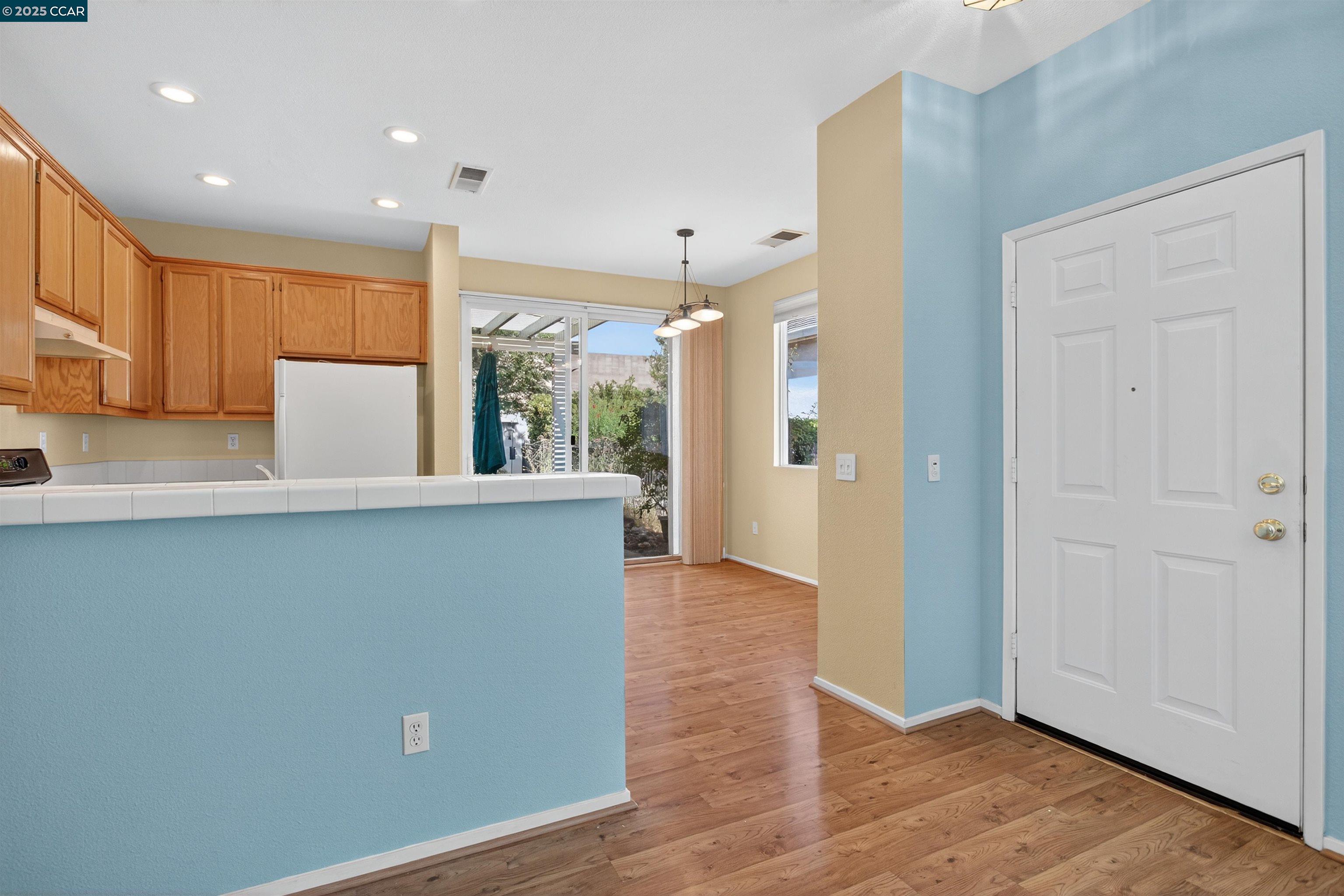 Detail Gallery Image 14 of 30 For 280 Black Amber Way, Brentwood,  CA 94513 - 2 Beds | 2 Baths