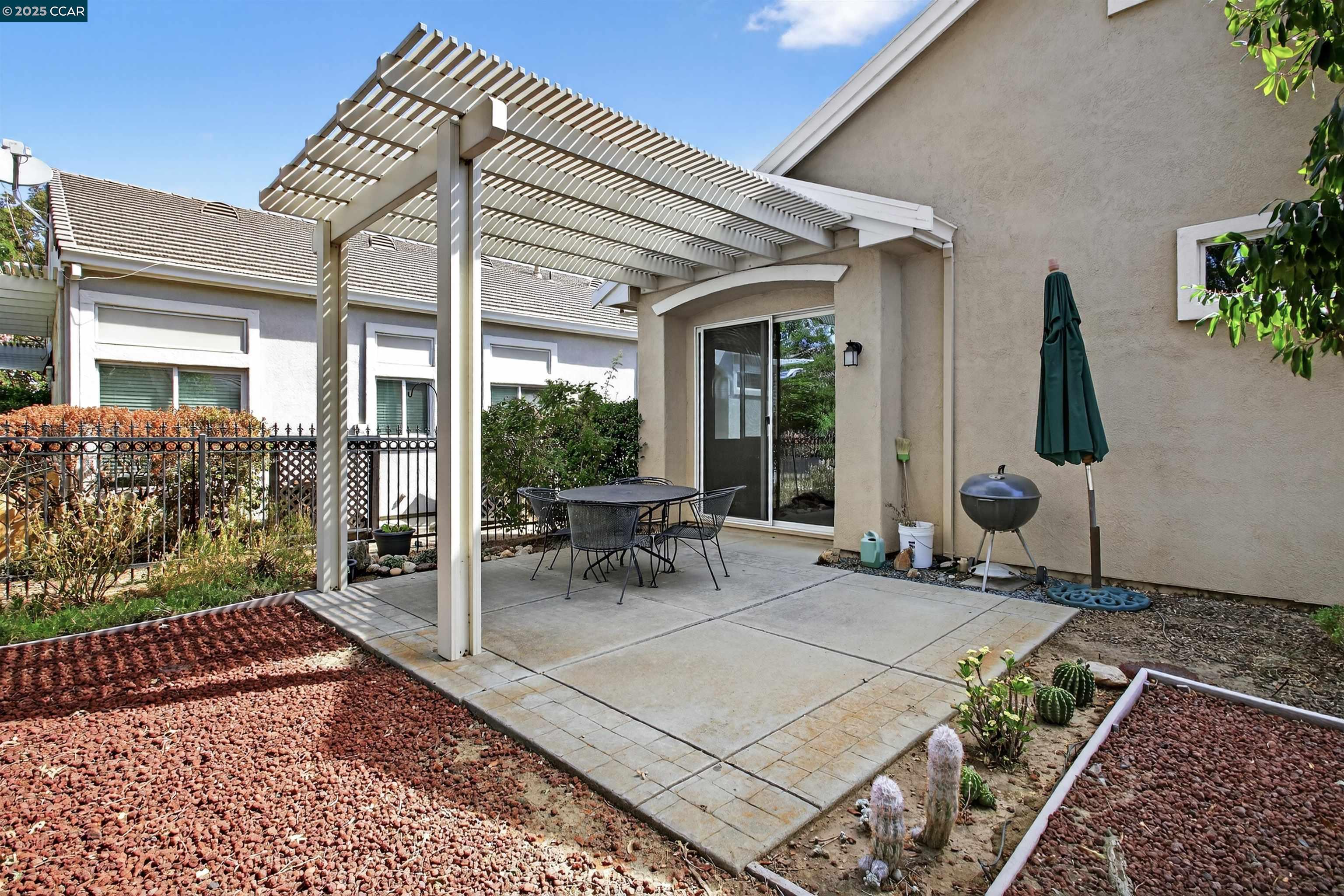 Detail Gallery Image 22 of 30 For 280 Black Amber Way, Brentwood,  CA 94513 - 2 Beds | 2 Baths