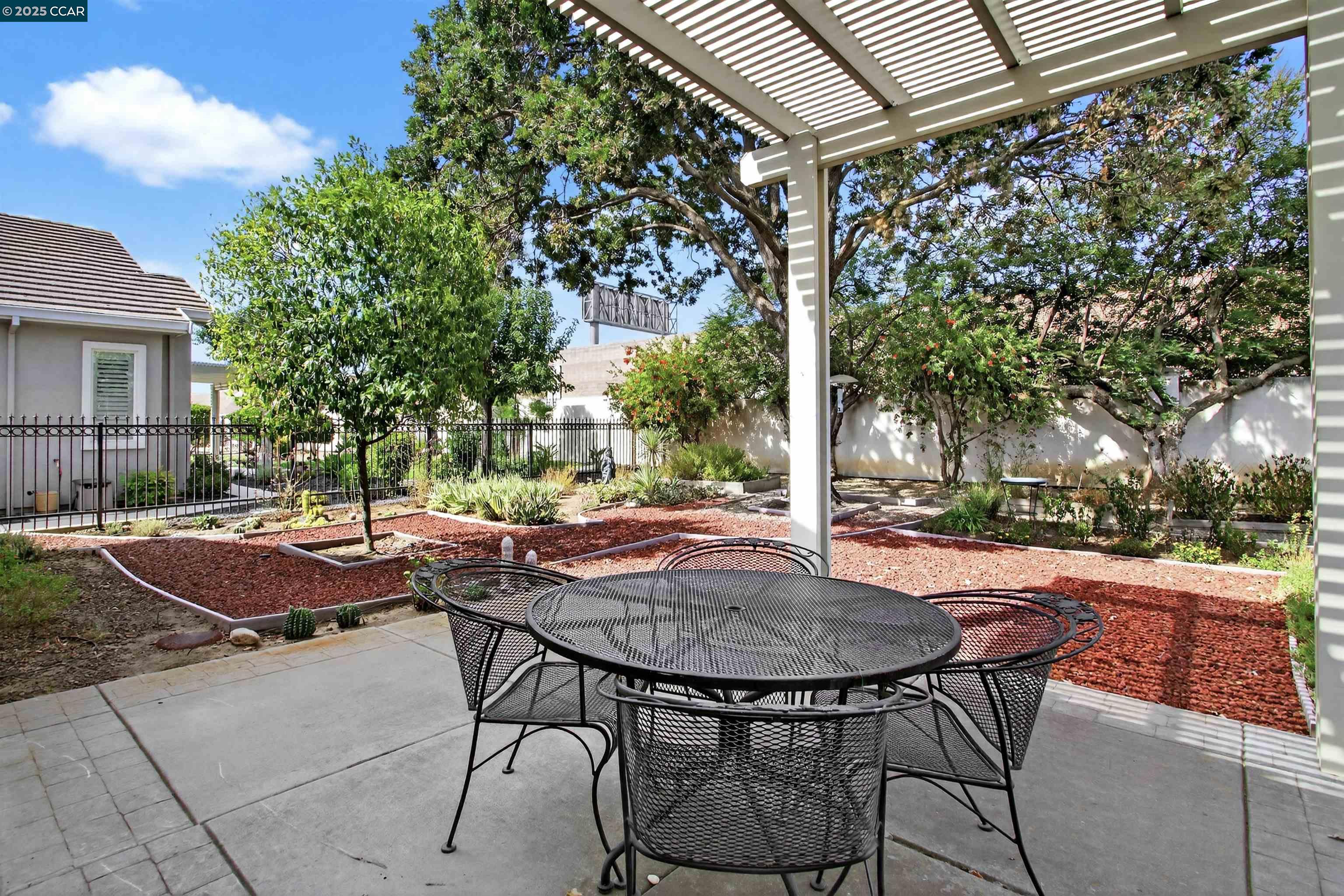 Detail Gallery Image 24 of 30 For 280 Black Amber Way, Brentwood,  CA 94513 - 2 Beds | 2 Baths