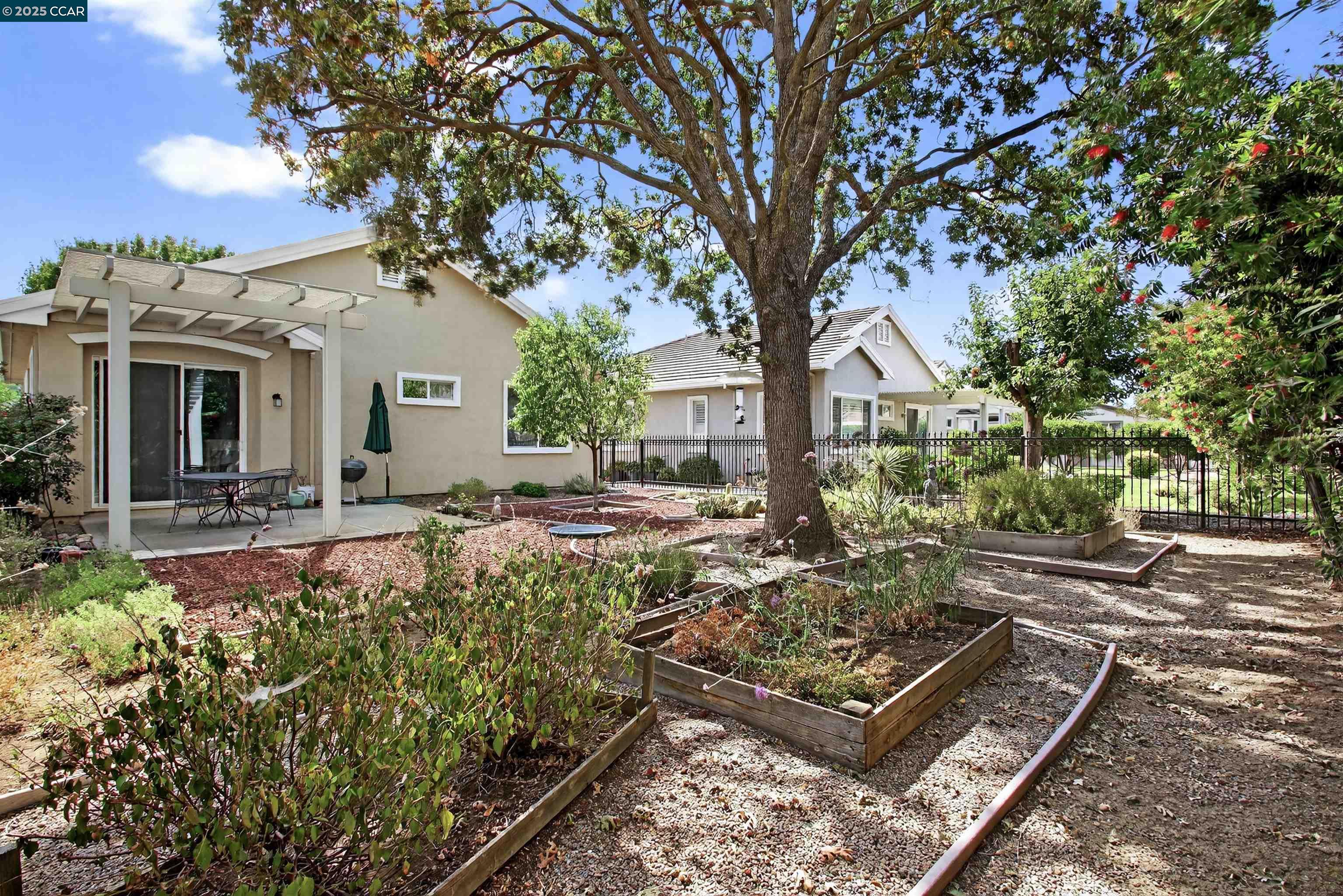 Detail Gallery Image 25 of 30 For 280 Black Amber Way, Brentwood,  CA 94513 - 2 Beds | 2 Baths