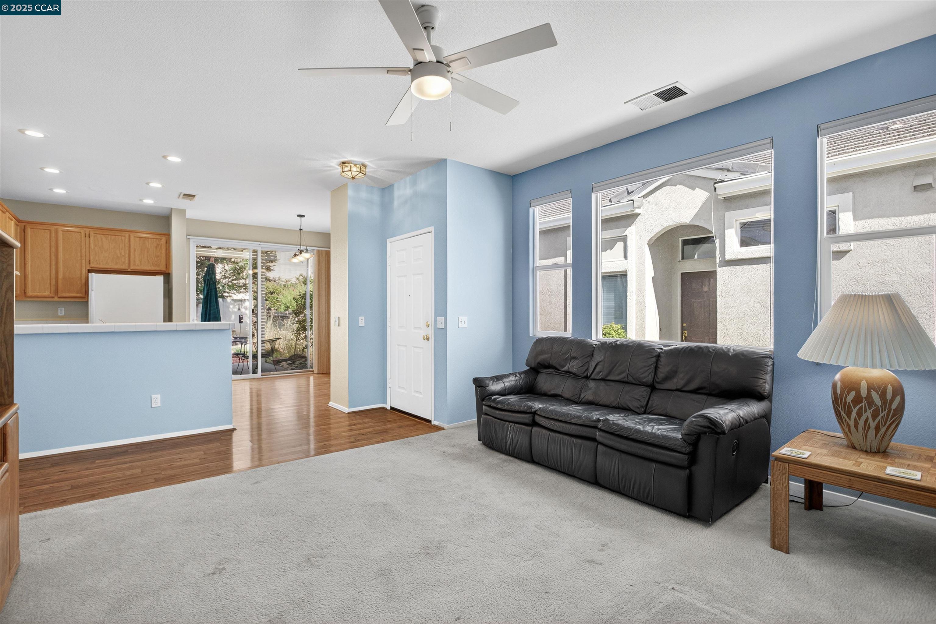 Detail Gallery Image 7 of 30 For 280 Black Amber Way, Brentwood,  CA 94513 - 2 Beds | 2 Baths