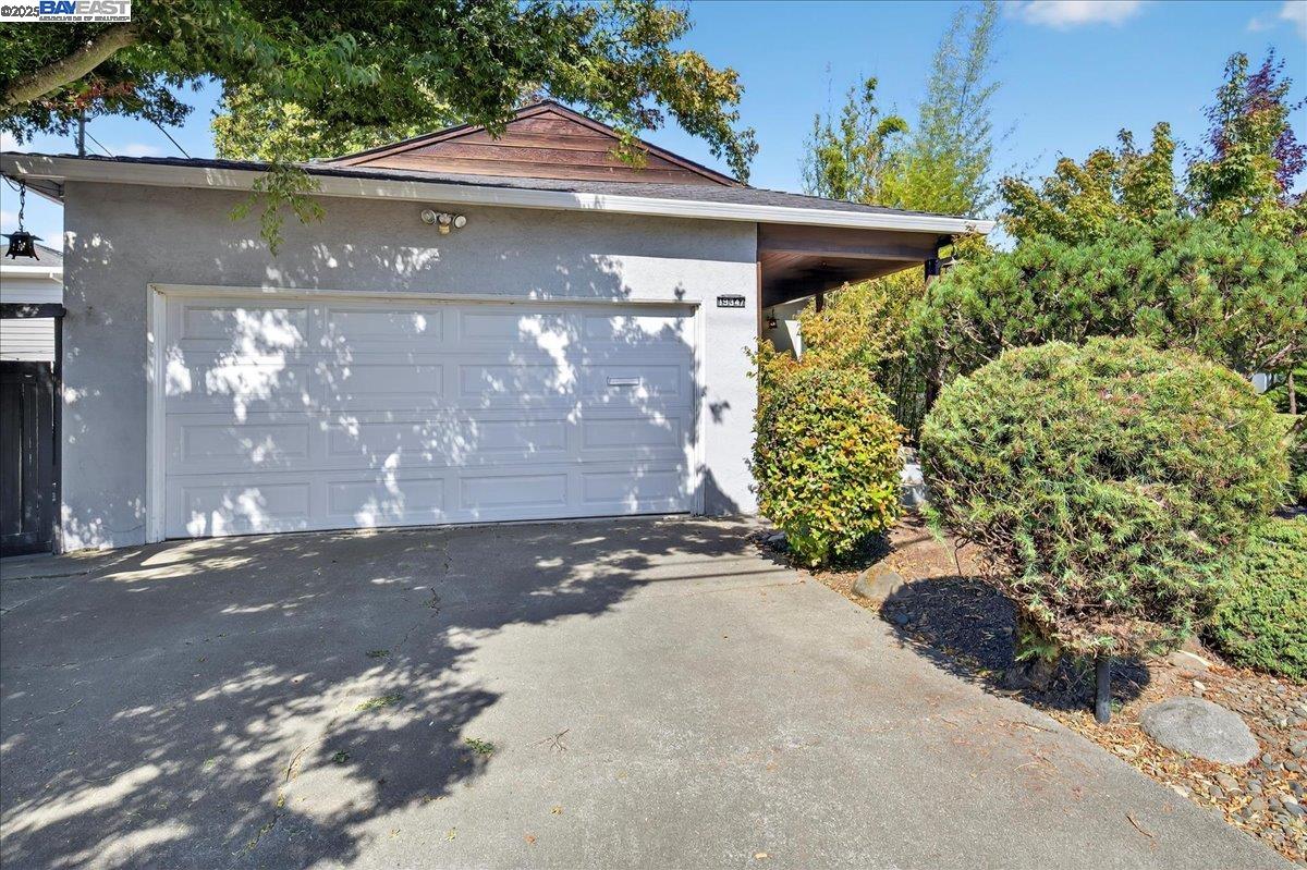 Detail Gallery Image 2 of 45 For 19347 Parsons Ave, Castro Valley,  CA 94546 - 3 Beds | 2 Baths