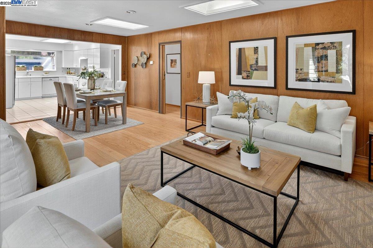 Detail Gallery Image 11 of 45 For 19347 Parsons Ave, Castro Valley,  CA 94546 - 3 Beds | 2 Baths