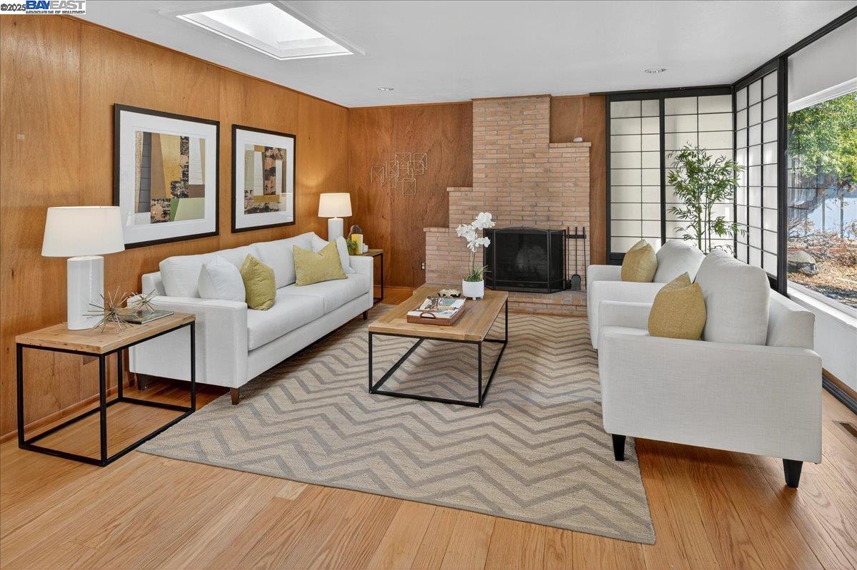 Detail Gallery Image 12 of 45 For 19347 Parsons Ave, Castro Valley,  CA 94546 - 3 Beds | 2 Baths