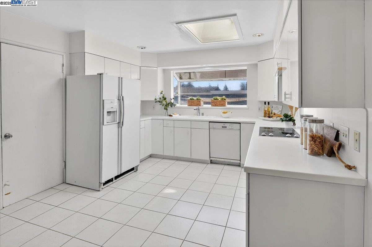 Detail Gallery Image 17 of 45 For 19347 Parsons Ave, Castro Valley,  CA 94546 - 3 Beds | 2 Baths
