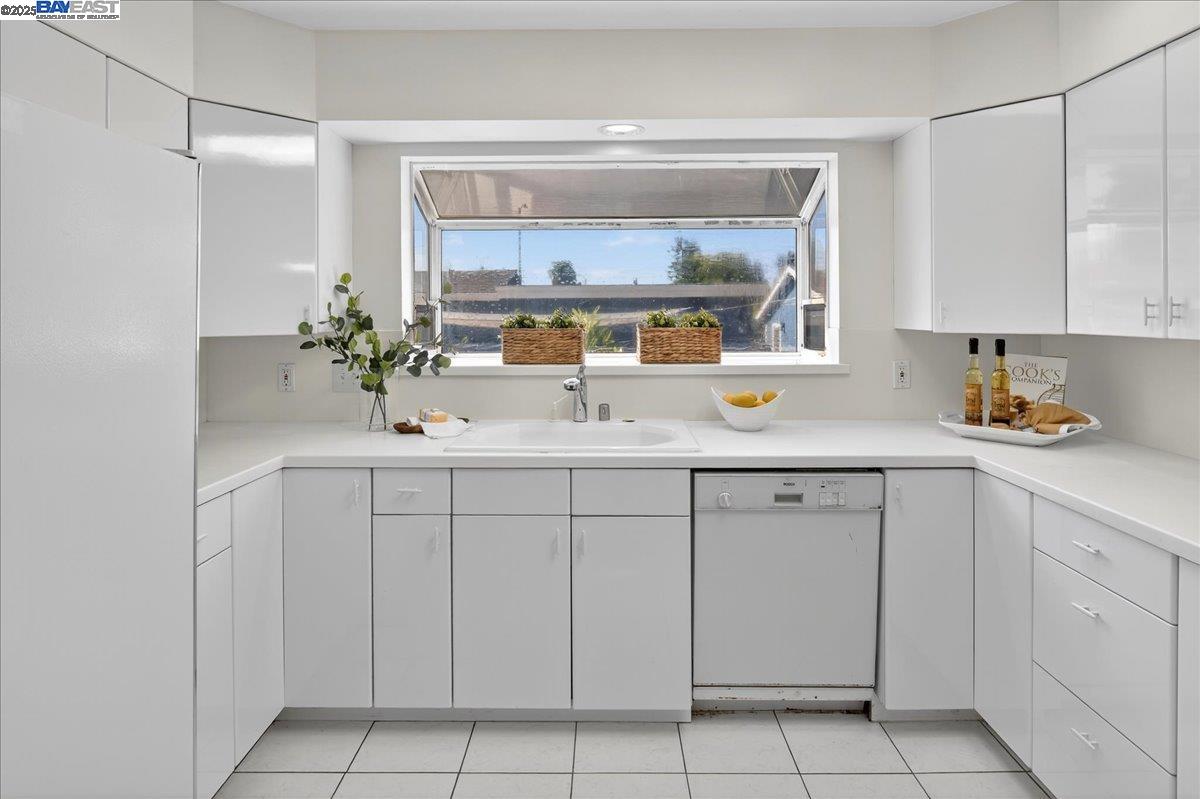 Detail Gallery Image 18 of 45 For 19347 Parsons Ave, Castro Valley,  CA 94546 - 3 Beds | 2 Baths
