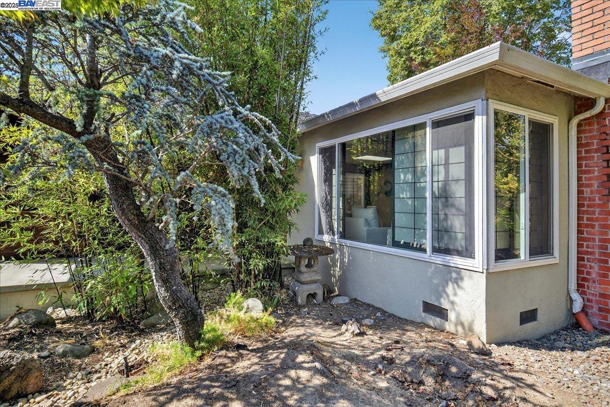 Detail Gallery Image 3 of 45 For 19347 Parsons Ave, Castro Valley,  CA 94546 - 3 Beds | 2 Baths