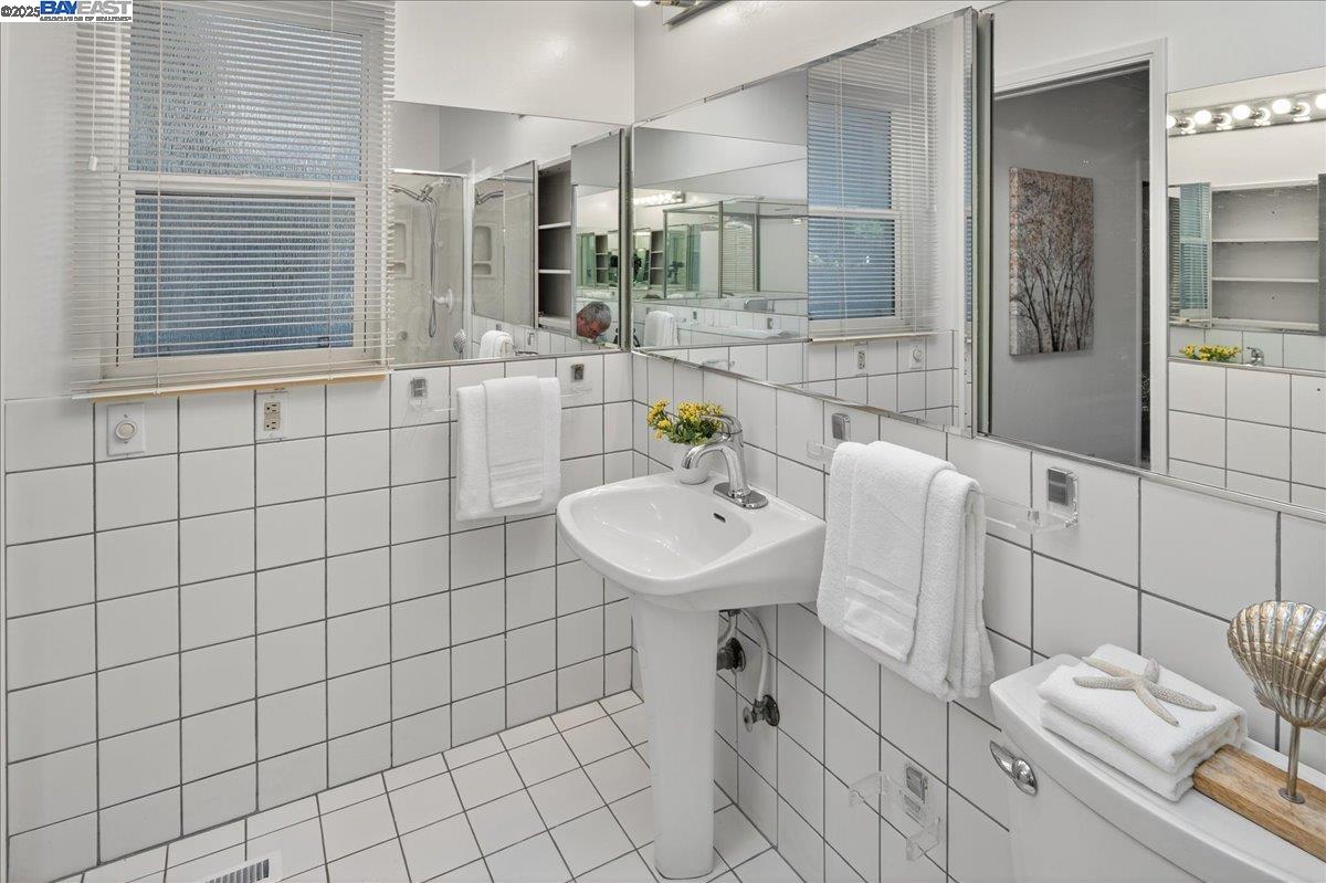 Detail Gallery Image 35 of 45 For 19347 Parsons Ave, Castro Valley,  CA 94546 - 3 Beds | 2 Baths
