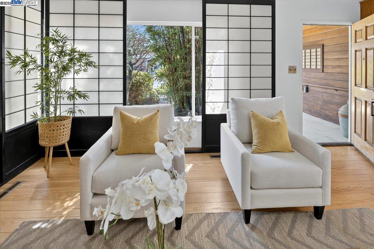 Detail Gallery Image 8 of 45 For 19347 Parsons Ave, Castro Valley,  CA 94546 - 3 Beds | 2 Baths