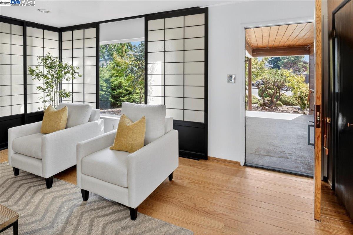 Detail Gallery Image 9 of 45 For 19347 Parsons Ave, Castro Valley,  CA 94546 - 3 Beds | 2 Baths