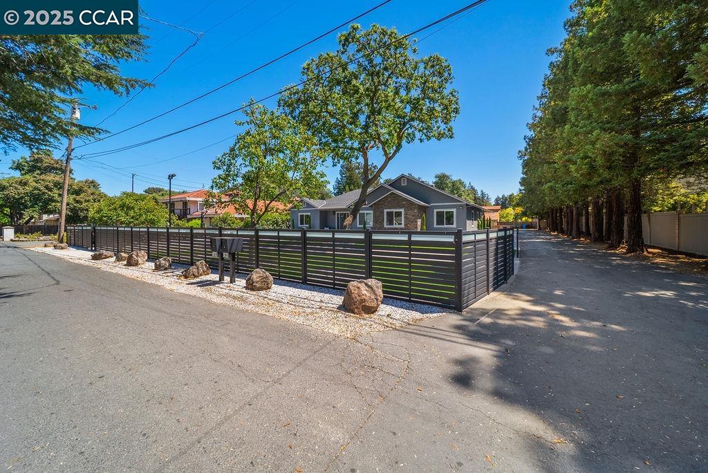 Detail Gallery Image 3 of 60 For 100 Alderwood Rd, Walnut Creek,  CA 94598 - 5 Beds | 3 Baths
