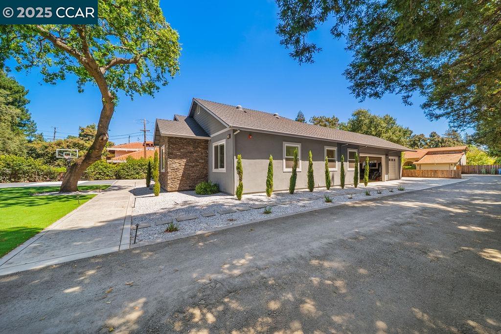 Detail Gallery Image 5 of 60 For 100 Alderwood Rd, Walnut Creek,  CA 94598 - 5 Beds | 3 Baths