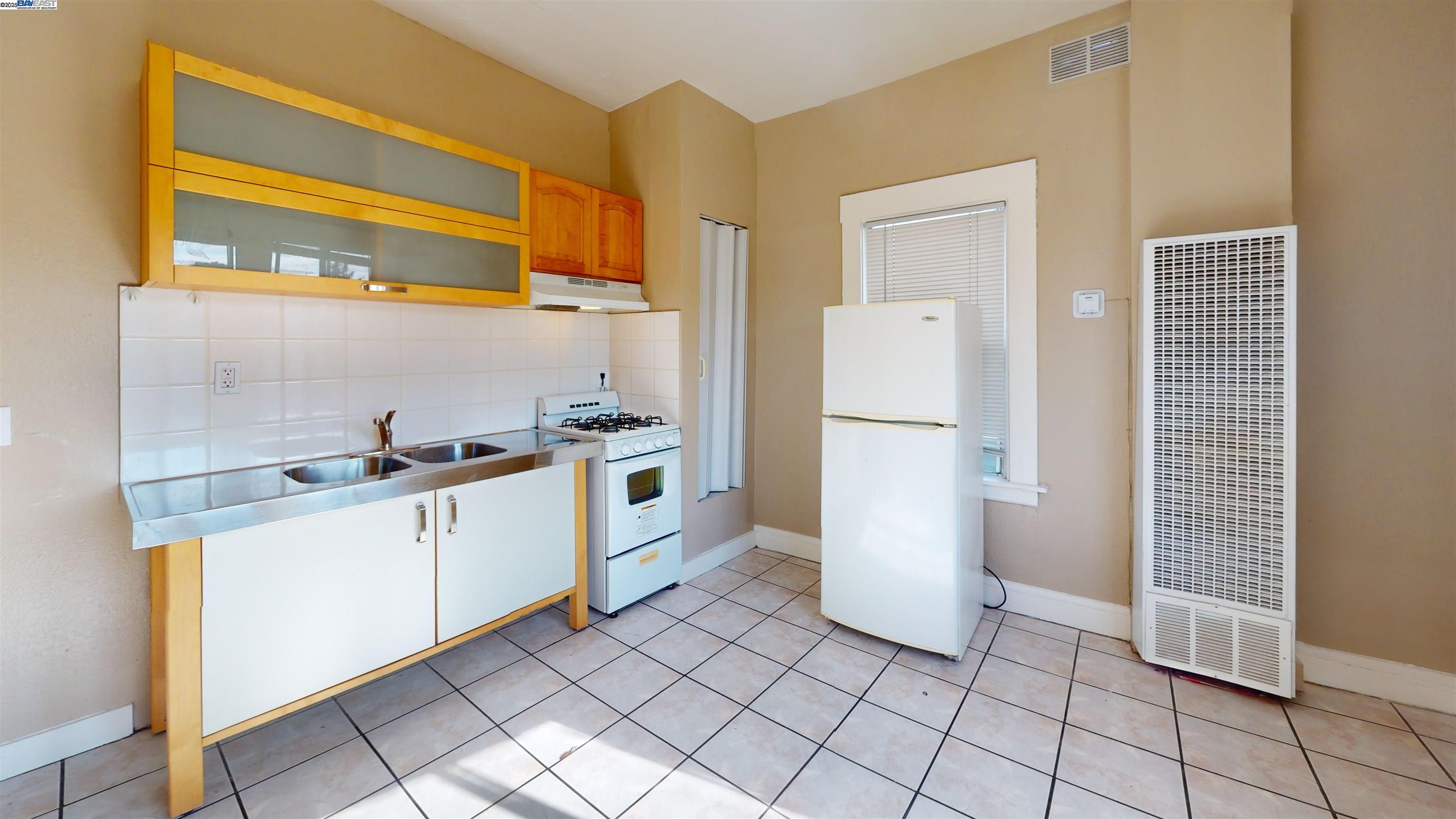 Detail Gallery Image 5 of 14 For 2605 High St, Oakland,  CA 94619 - – Beds | – Baths