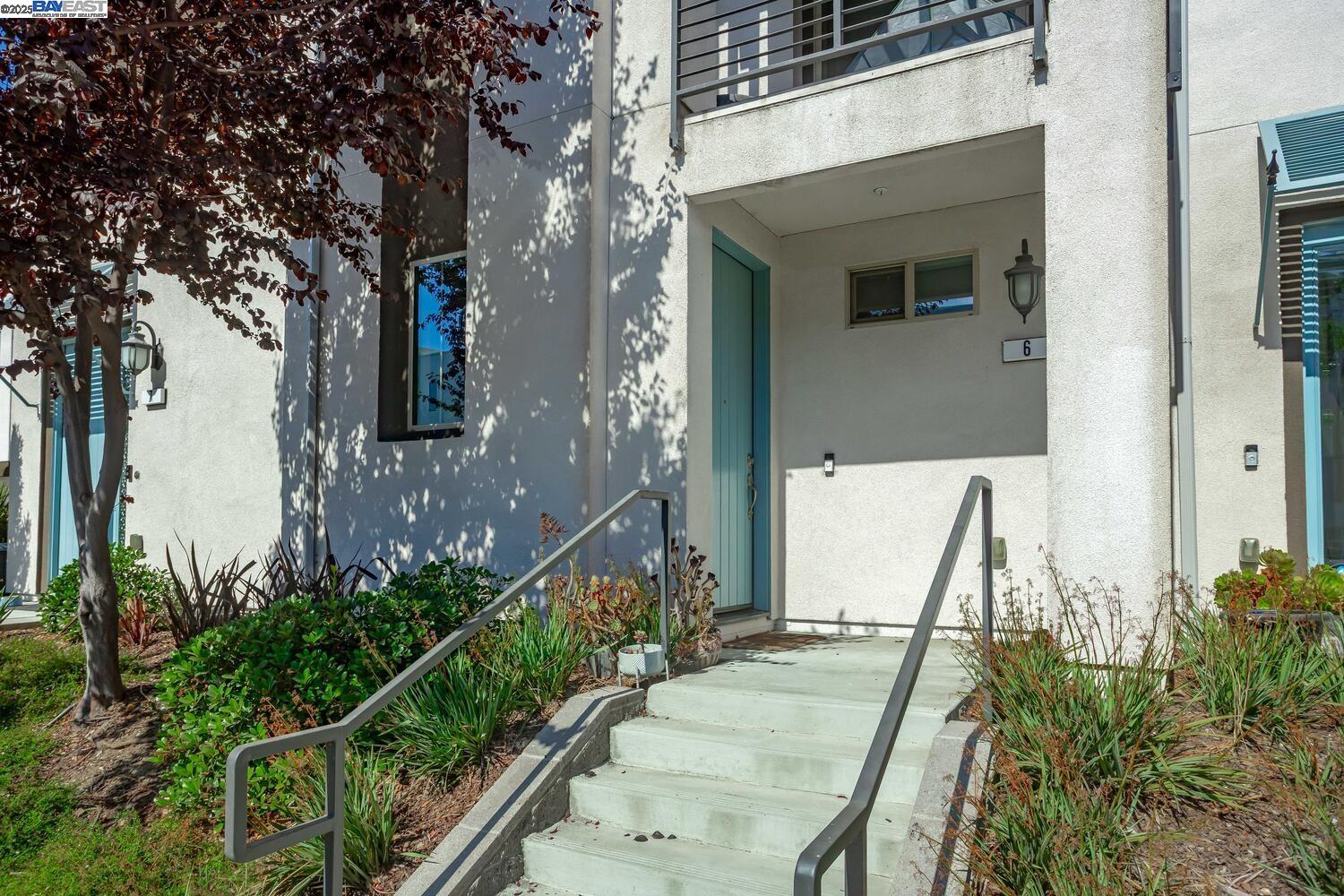Detail Gallery Image 2 of 32 For 3077 Valley of Hearts Dlght Pl #6,  San Jose,  CA 95136-4977 - 2 Beds | 2 Baths