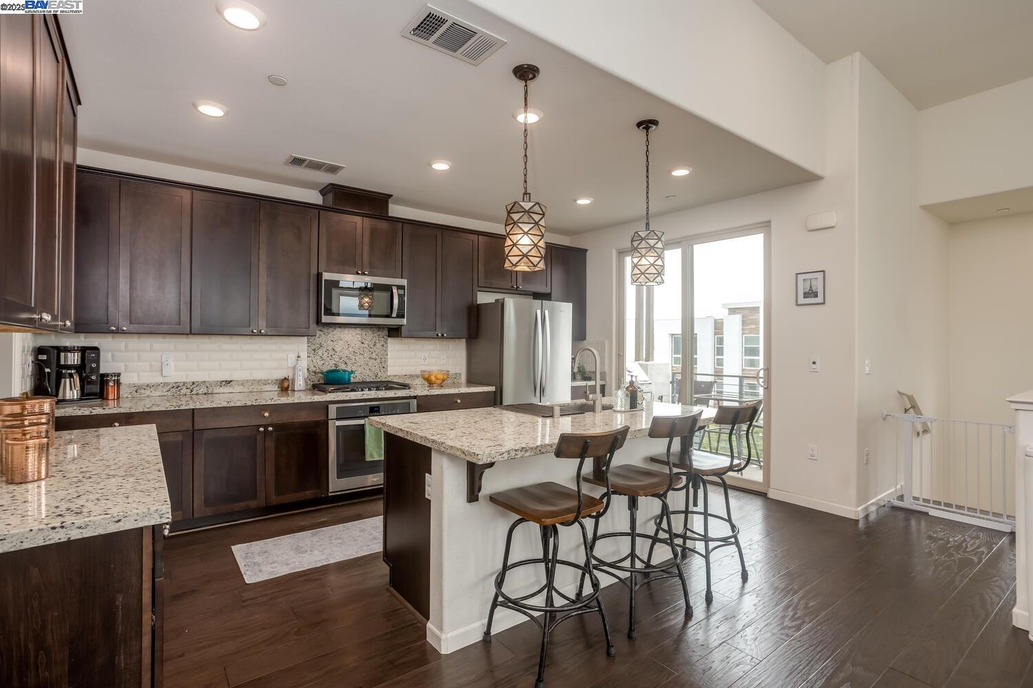 Detail Gallery Image 11 of 32 For 3077 Valley of Hearts Dlght Pl #6,  San Jose,  CA 95136-4977 - 2 Beds | 2 Baths
