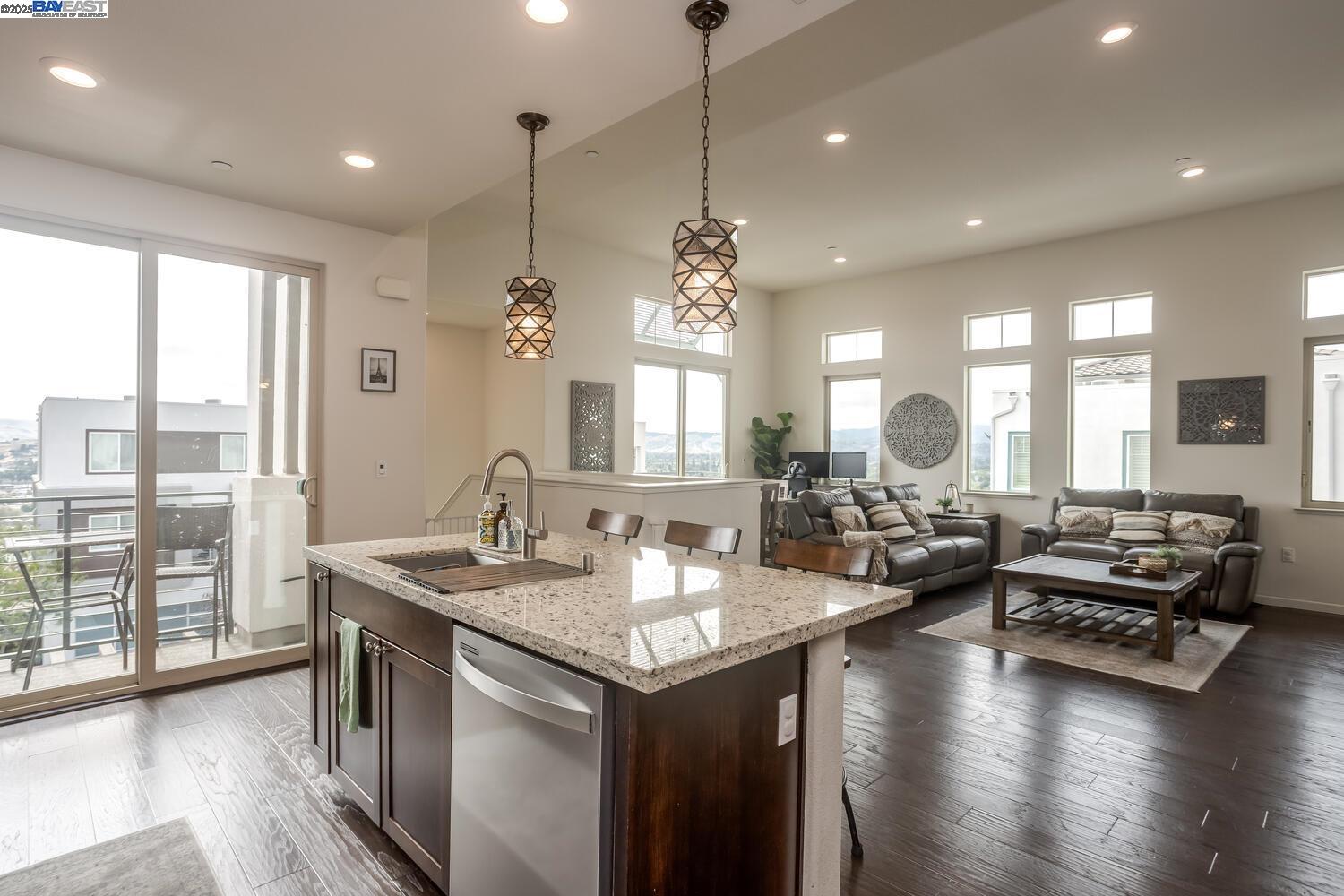 Detail Gallery Image 14 of 32 For 3077 Valley of Hearts Dlght Pl #6,  San Jose,  CA 95136-4977 - 2 Beds | 2 Baths