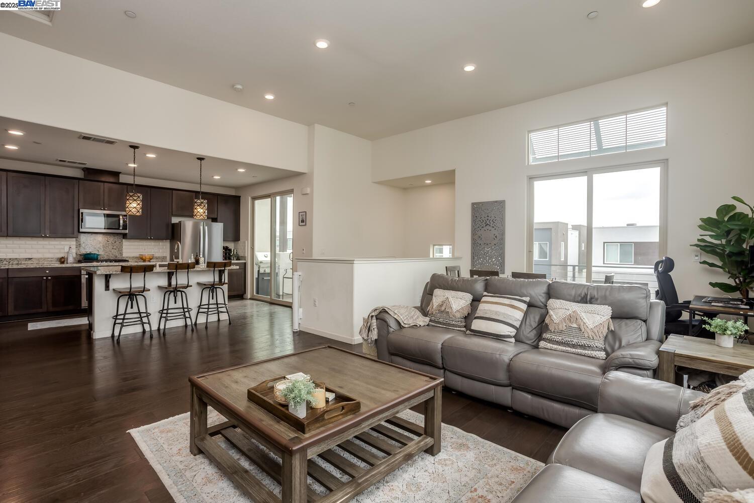 Detail Gallery Image 6 of 32 For 3077 Valley of Hearts Dlght Pl #6,  San Jose,  CA 95136-4977 - 2 Beds | 2 Baths
