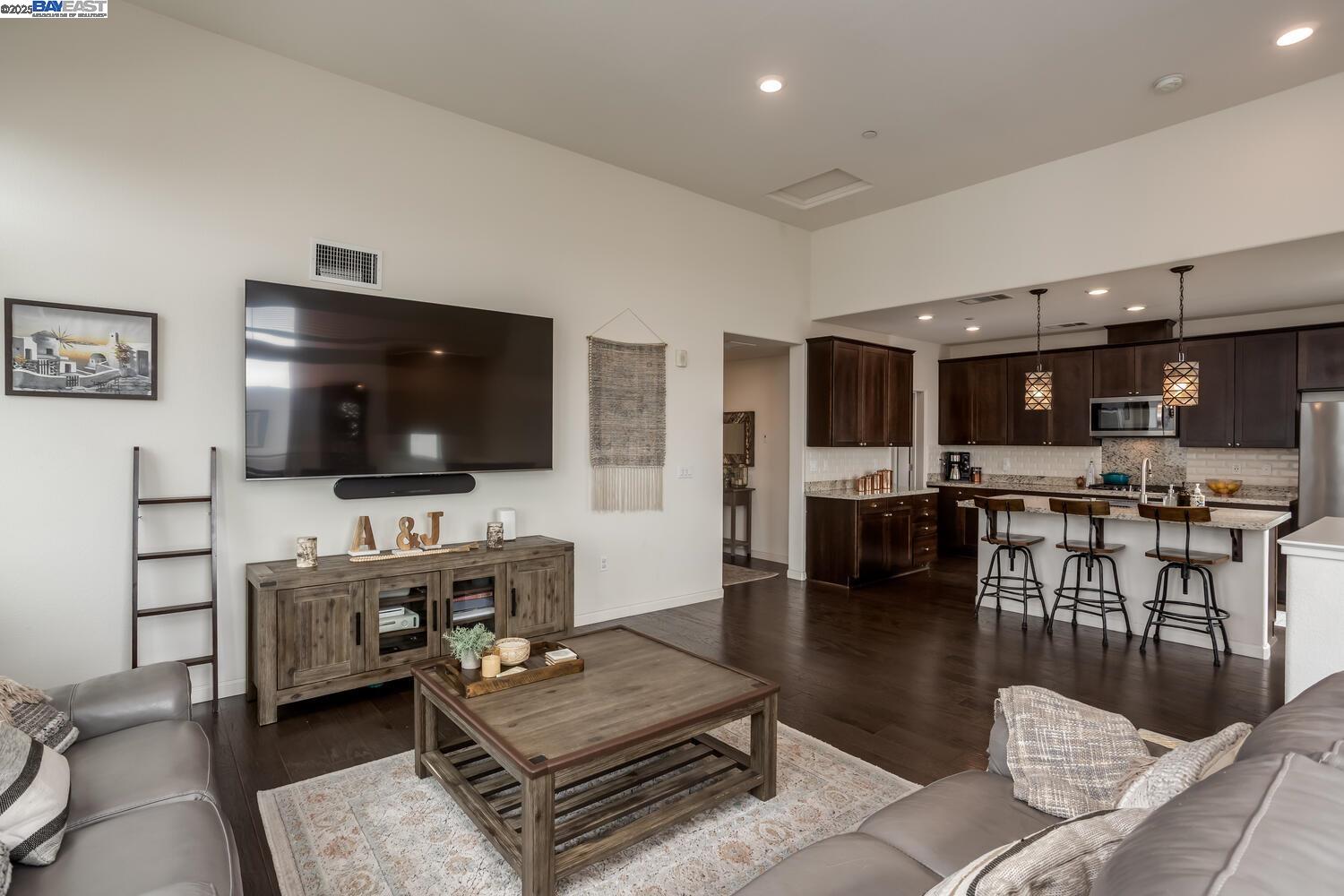 Detail Gallery Image 7 of 32 For 3077 Valley of Hearts Dlght Pl #6,  San Jose,  CA 95136-4977 - 2 Beds | 2 Baths